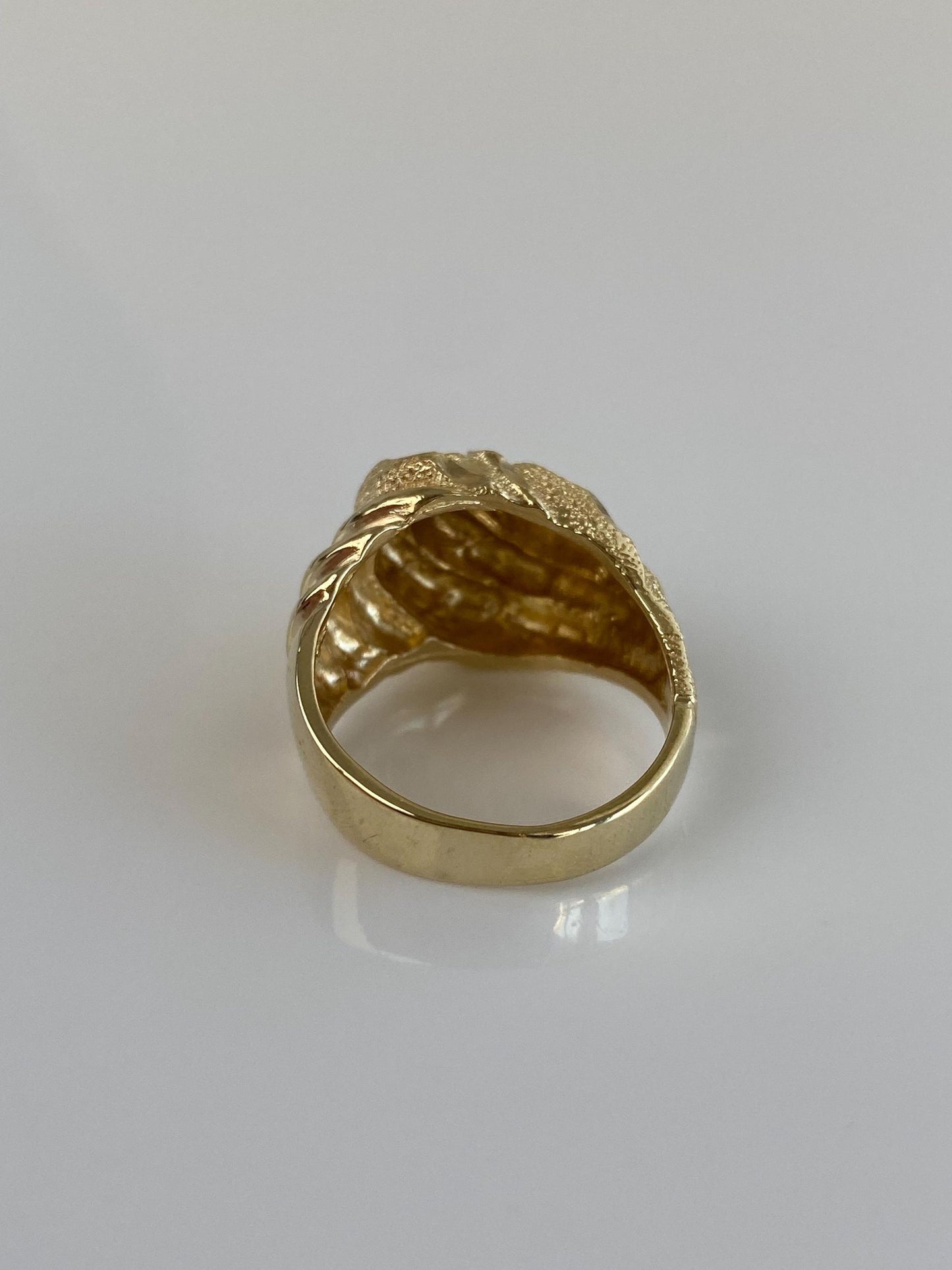 Vintage Solid 10k Yellow Gold Diamond Cut Shell Scalloped Ring Band - Size 7