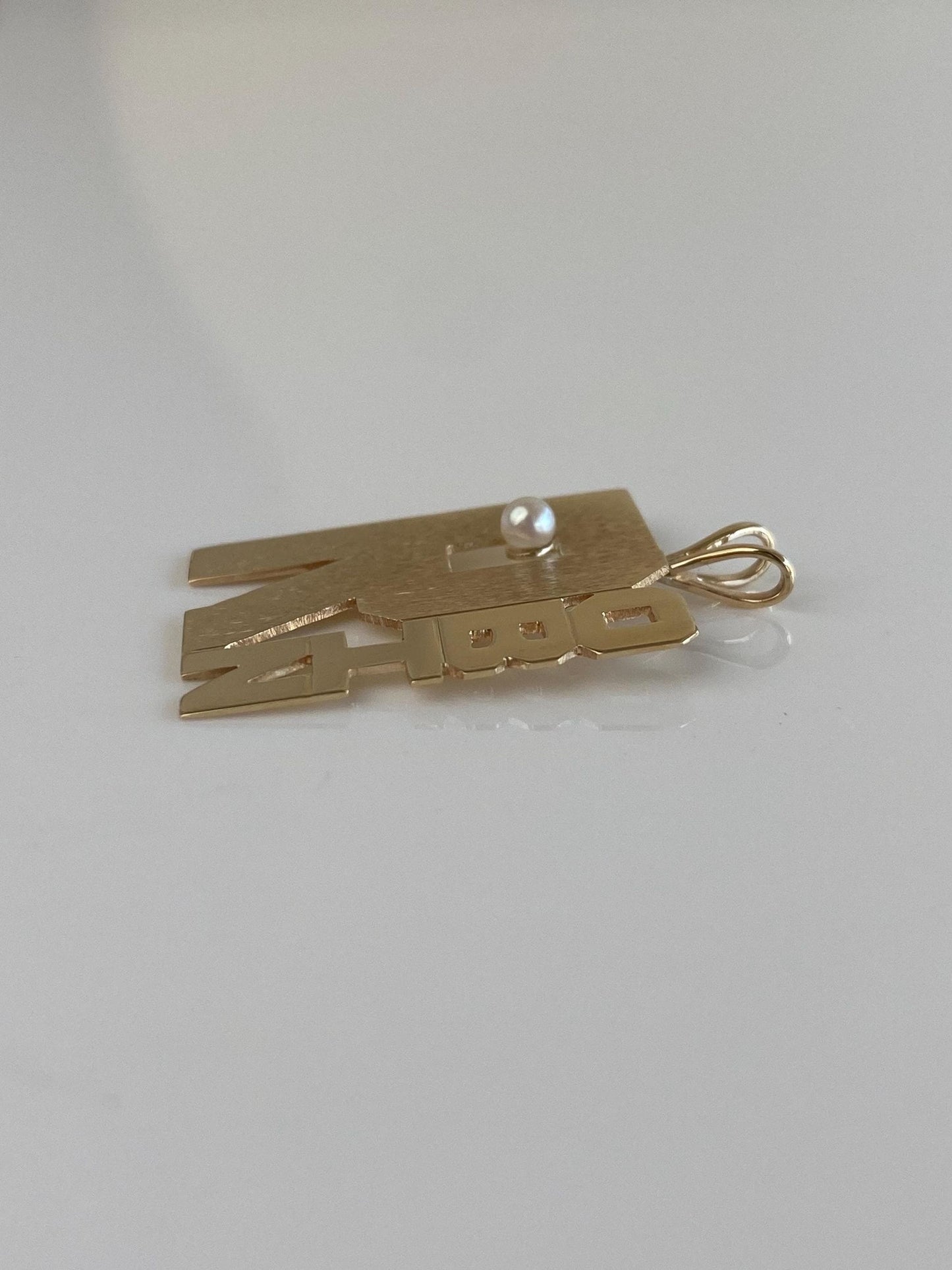 Vintage Solid 14k Yellow Gold Pearl 'Robin' Name Charm