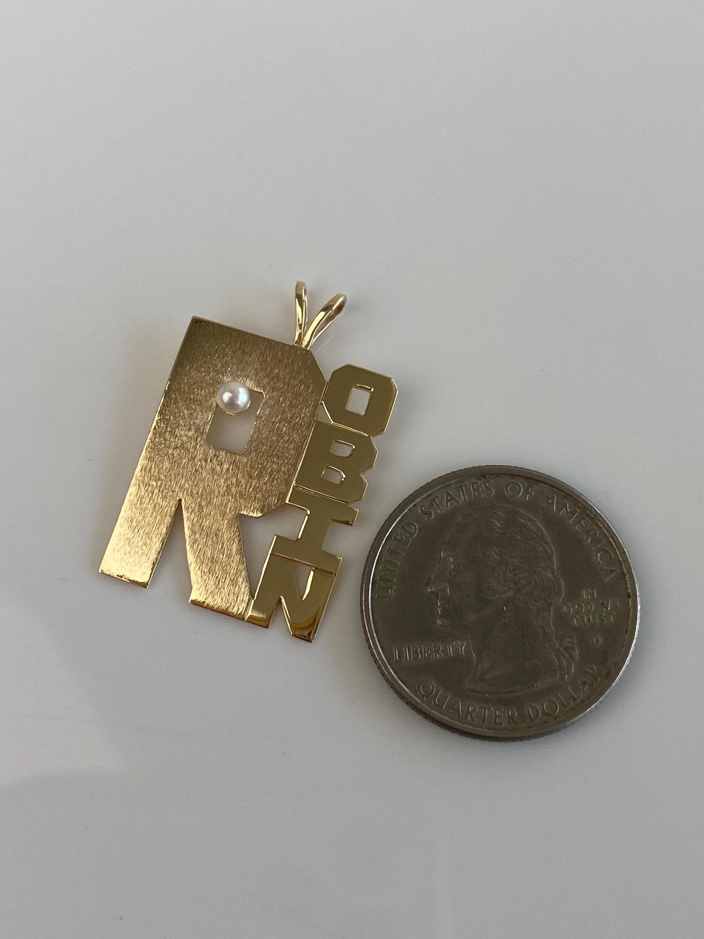 Vintage Solid 14k Yellow Gold Pearl 'Robin' Name Charm