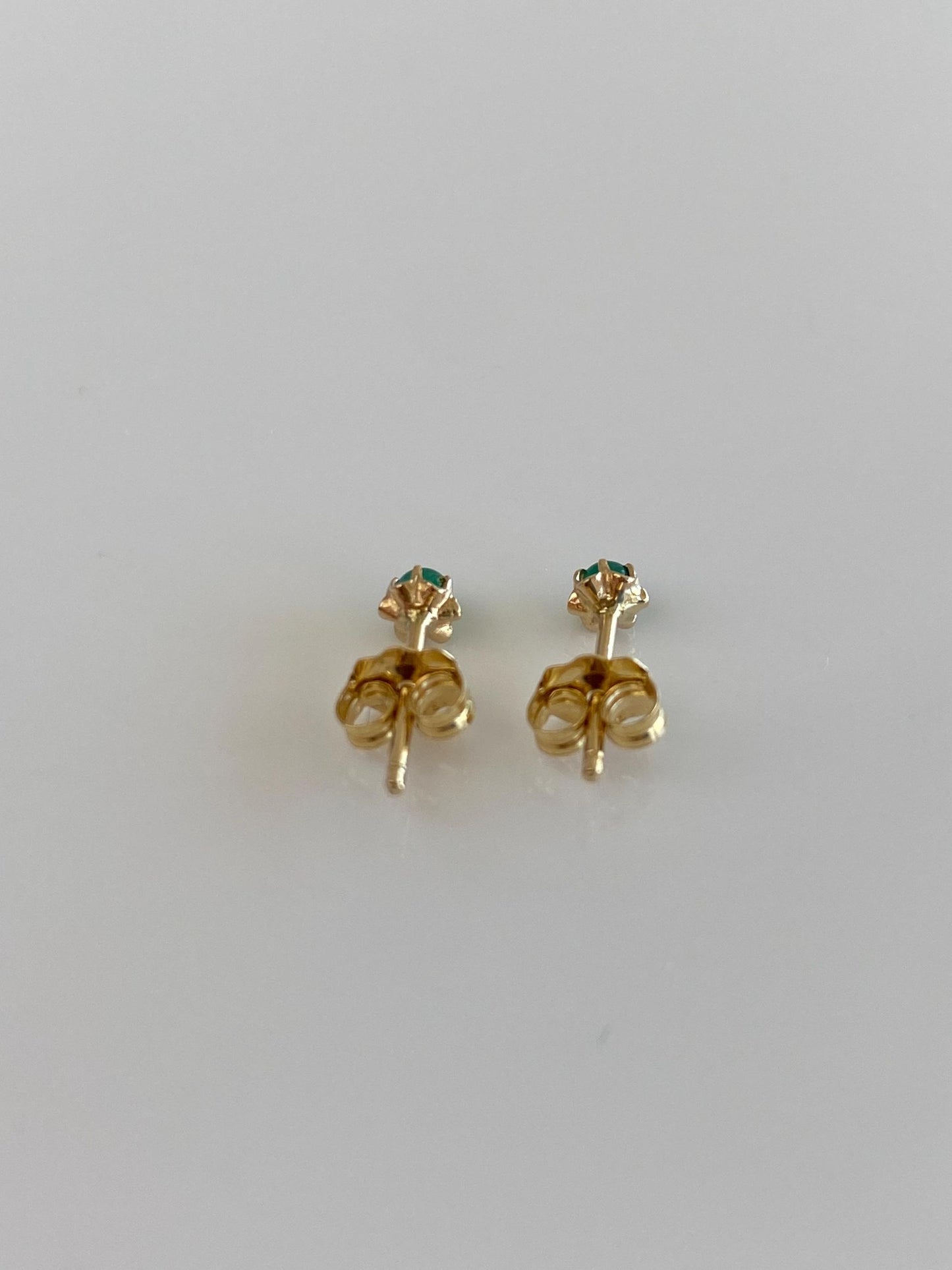 Vintage Solid 14k Yellow Gold Green Chalcedony Stud Earrings