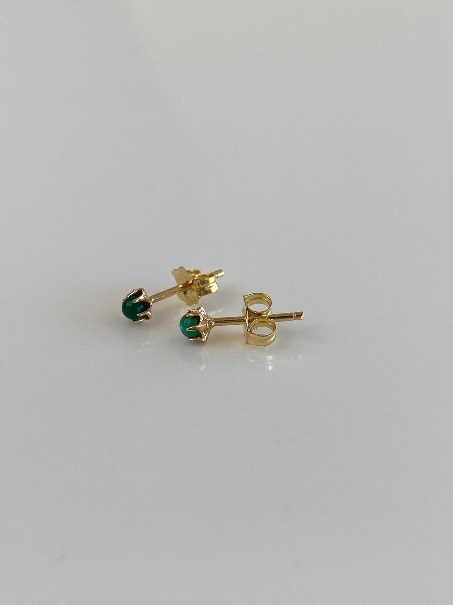Vintage Solid 14k Yellow Gold Green Chalcedony Stud Earrings