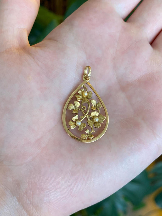 Vintage Solid 18k Yellow Gold Pearls Flowers Charm