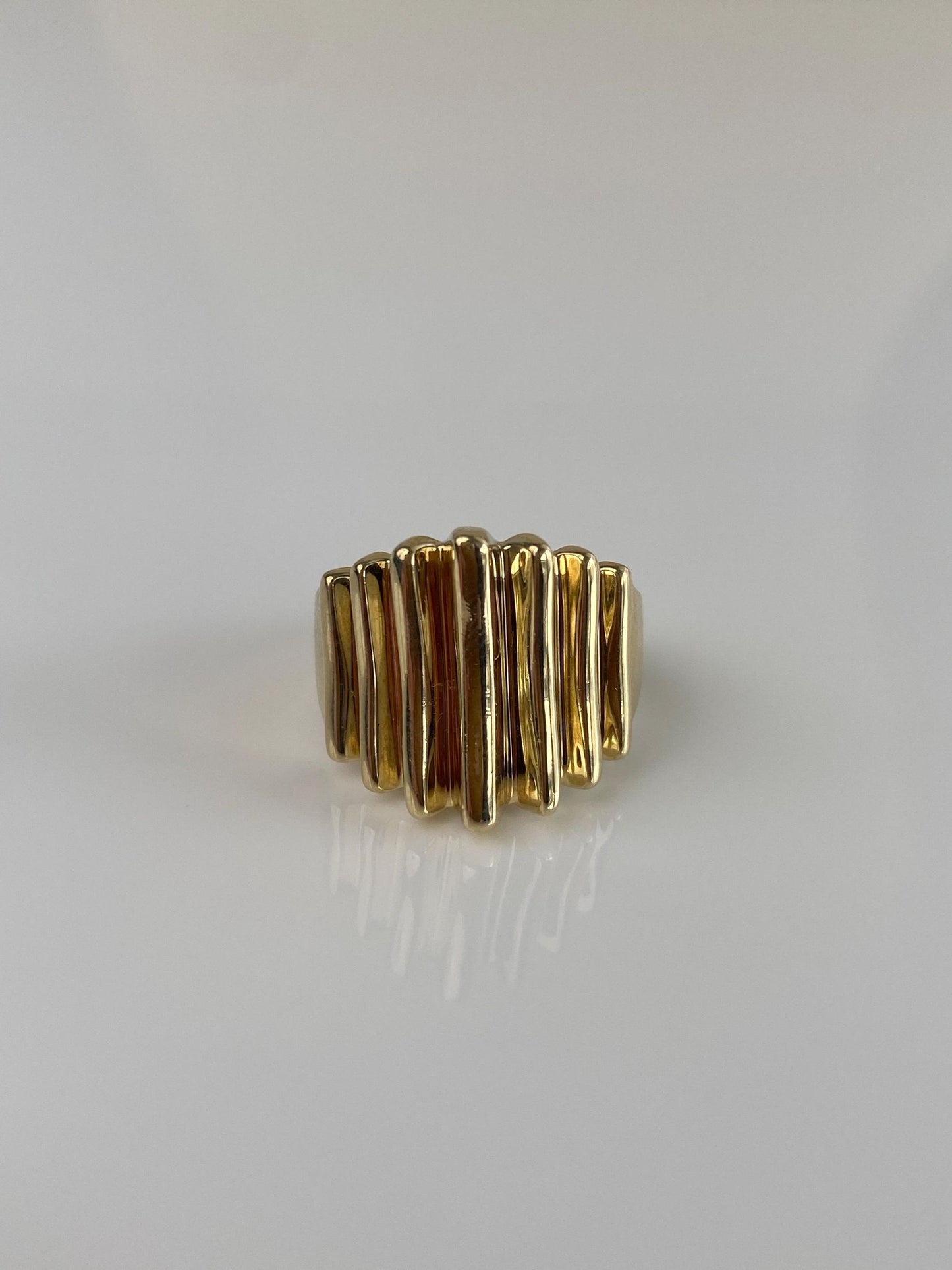 Vintage Solid 14k Yellow Gold Fluted Saddle Ring - Size 6.25