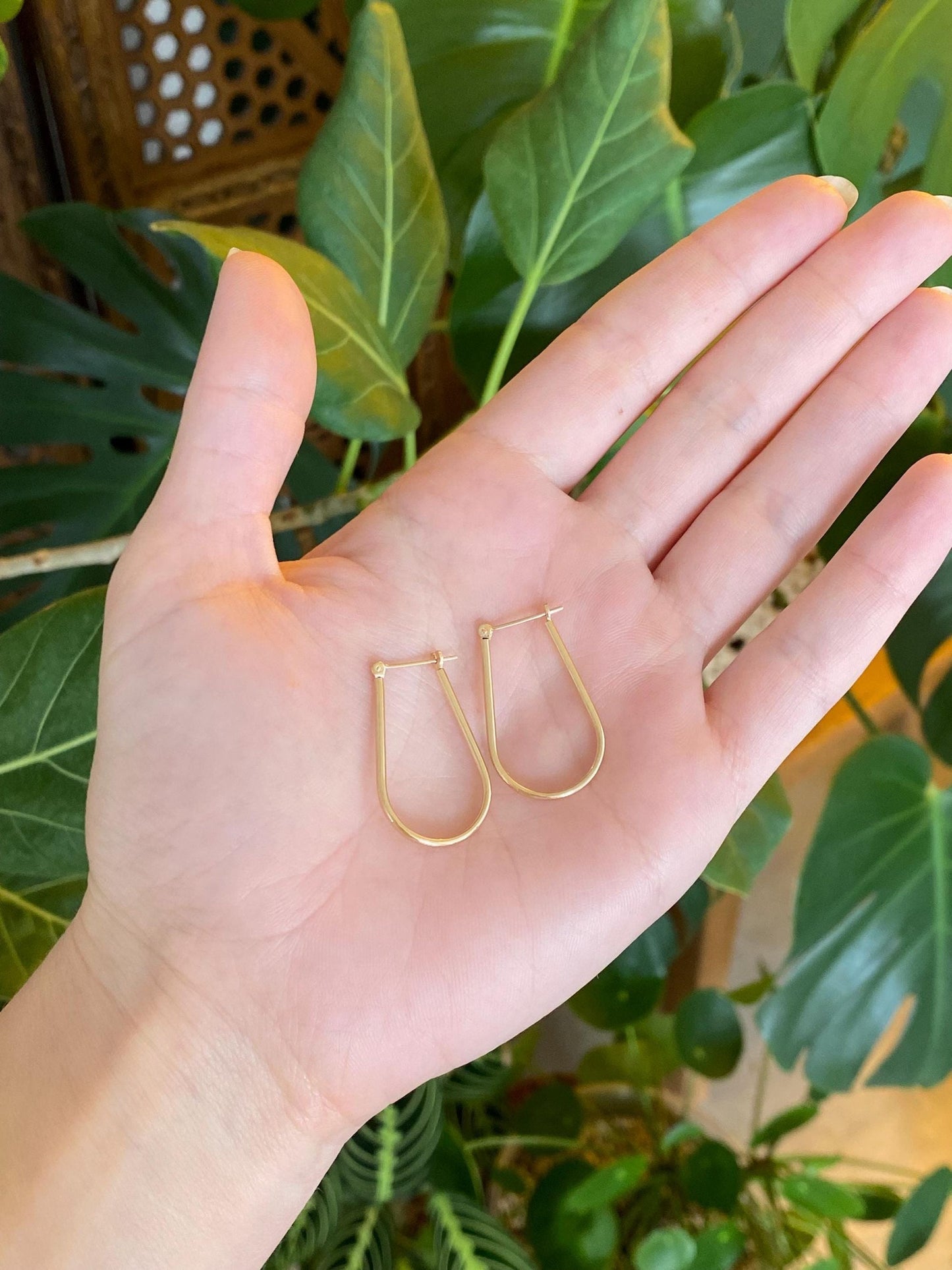 Vintage 14k Yellow Gold Teardrop Hoop Earrings