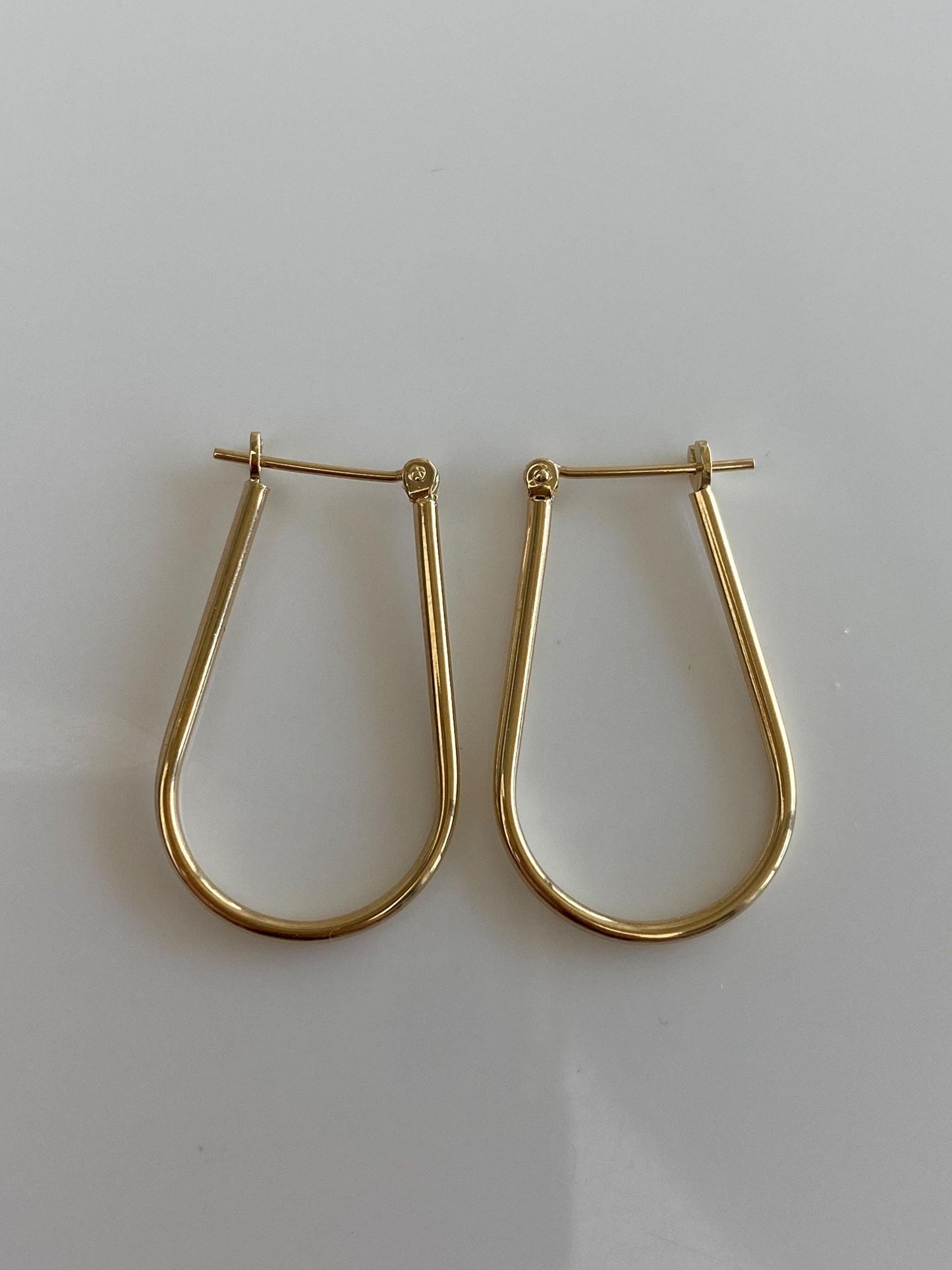 Vintage 14k Yellow Gold Teardrop Hoop Earrings