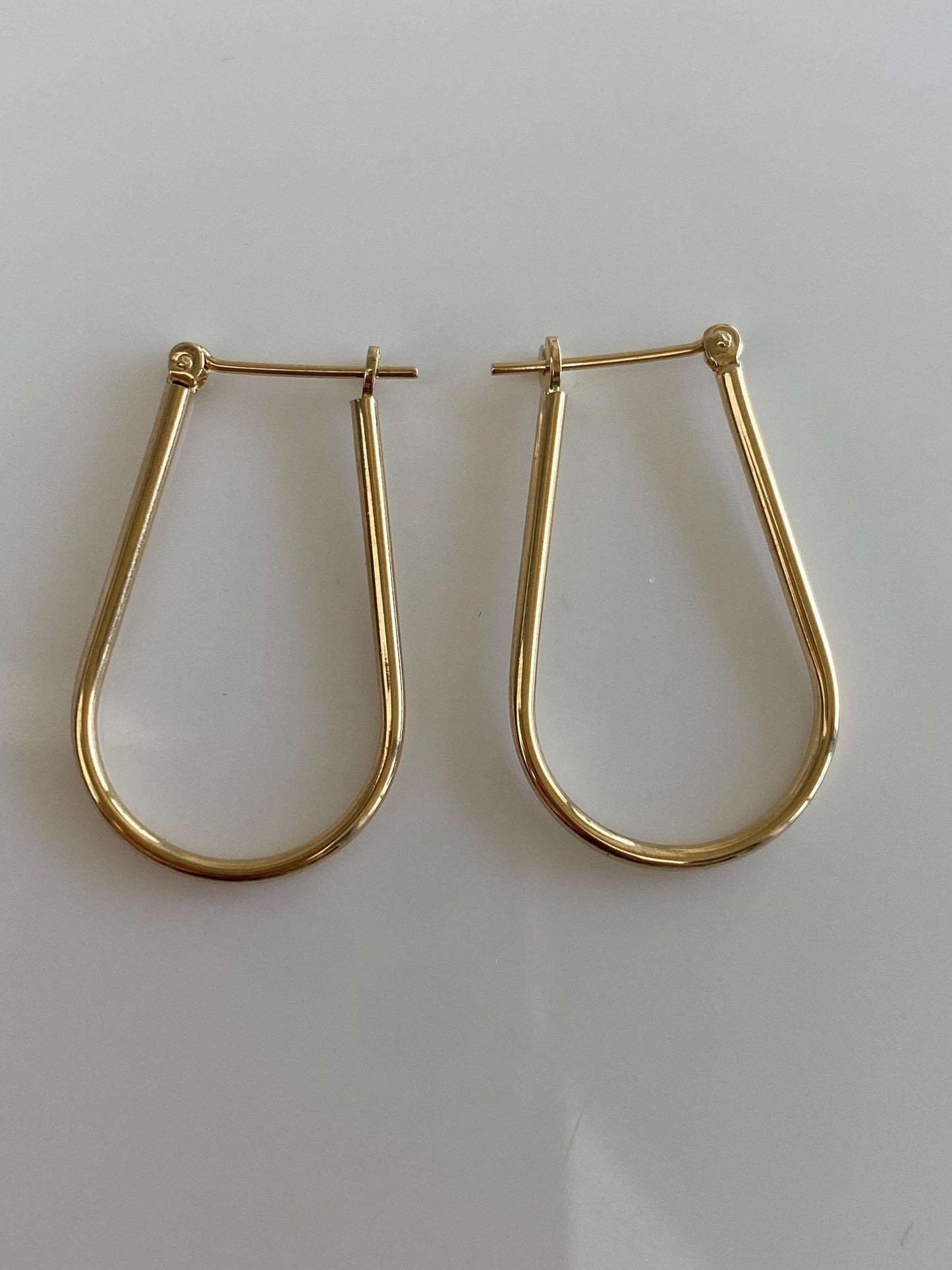 Vintage 14k Yellow Gold Teardrop Hoop Earrings