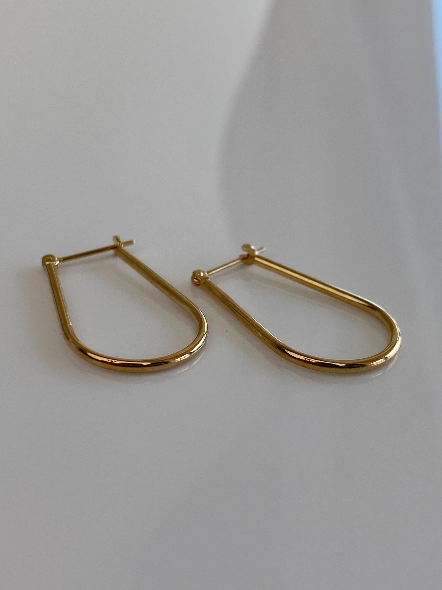 Vintage 14k Yellow Gold Teardrop Hoop Earrings