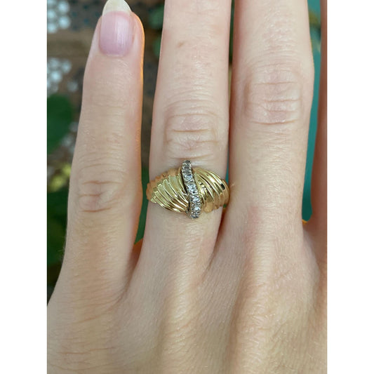 Solid 14k Yellow Gold Diamond Scalloped Ring - Size 5.25
