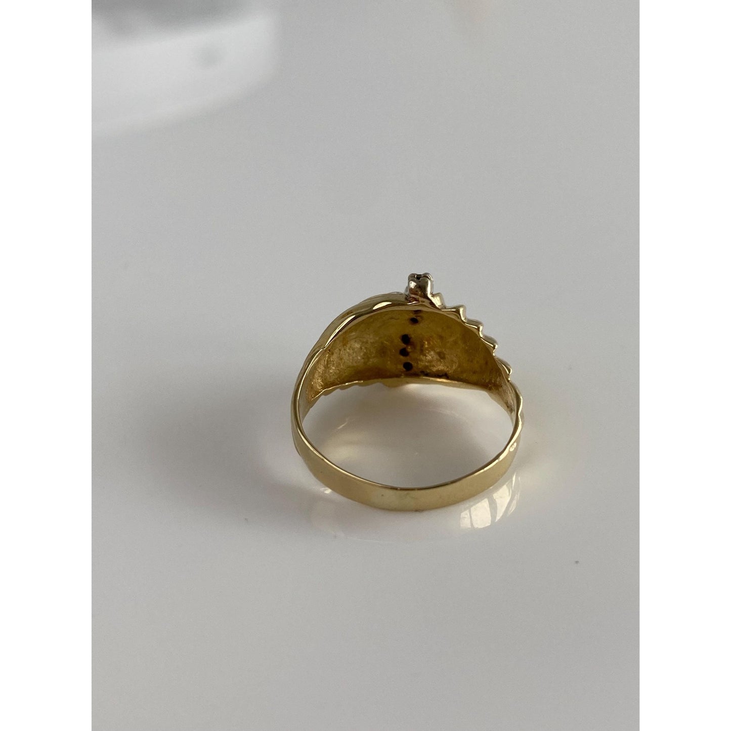 Solid 14k Yellow Gold Diamond Scalloped Ring - Size 5.25