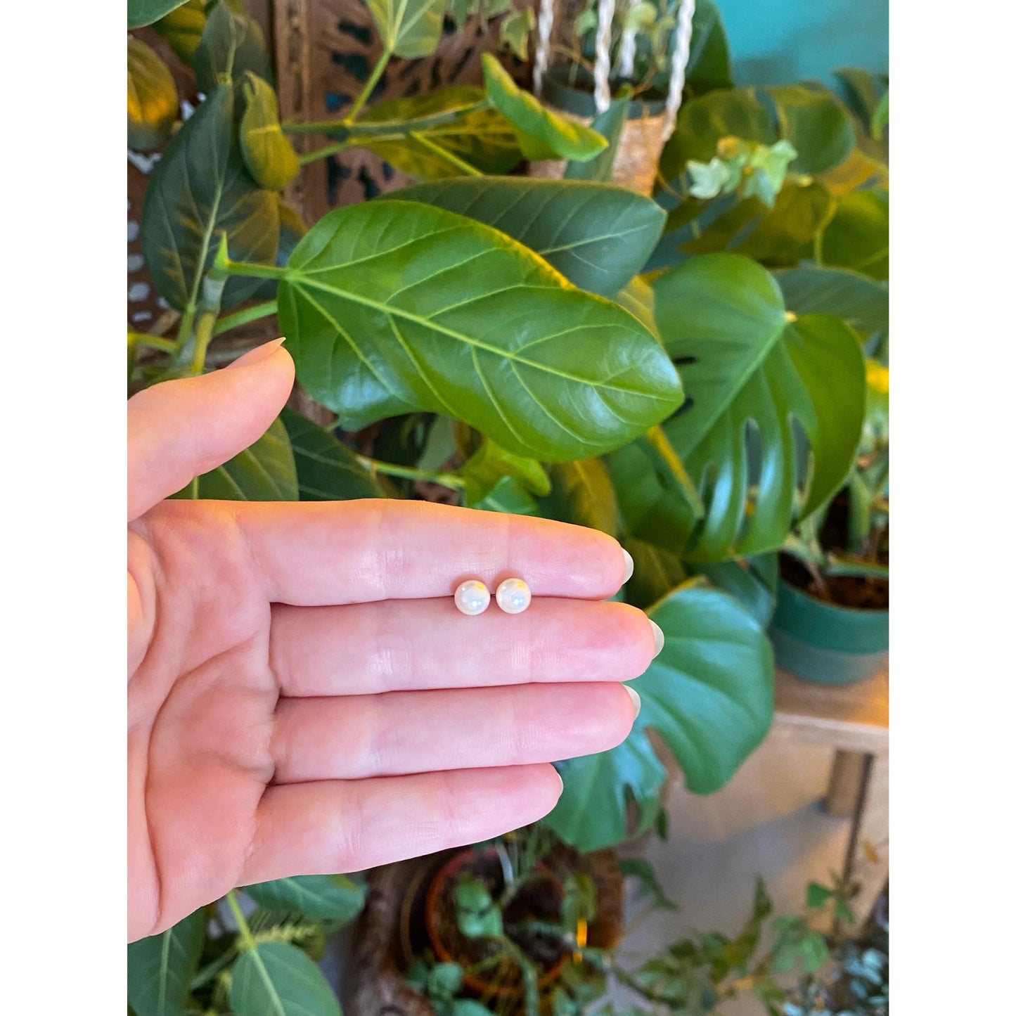 Vintage Solid 14k Yellow Gold Pearl Stud Earrings