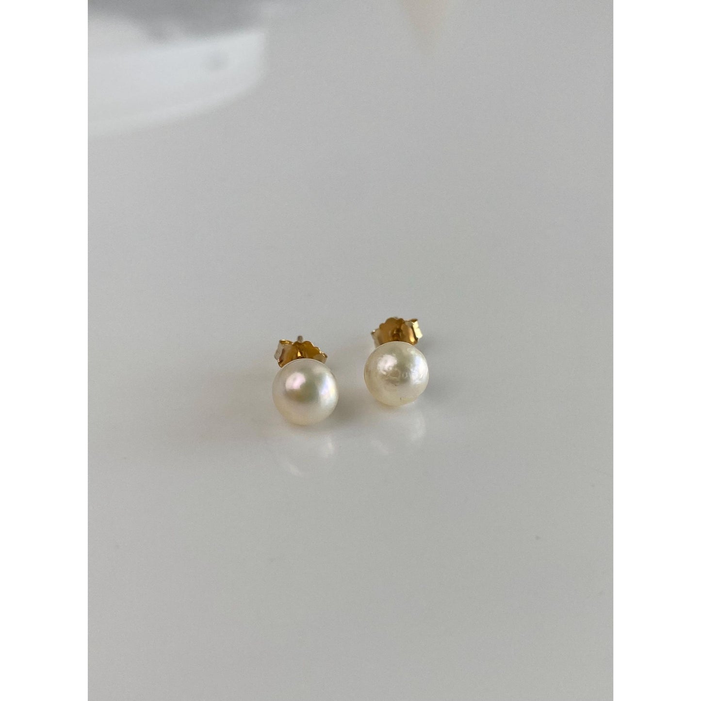 Vintage Solid 14k Yellow Gold Pearl Stud Earrings