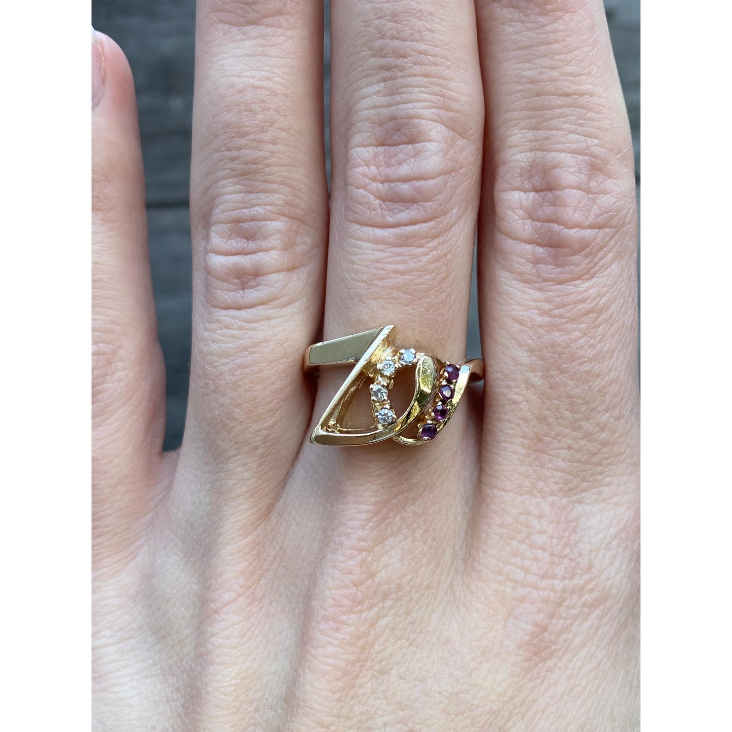 Vintage Solid 14k Yellow Gold Diamond Red Spinel Ring - Size 8