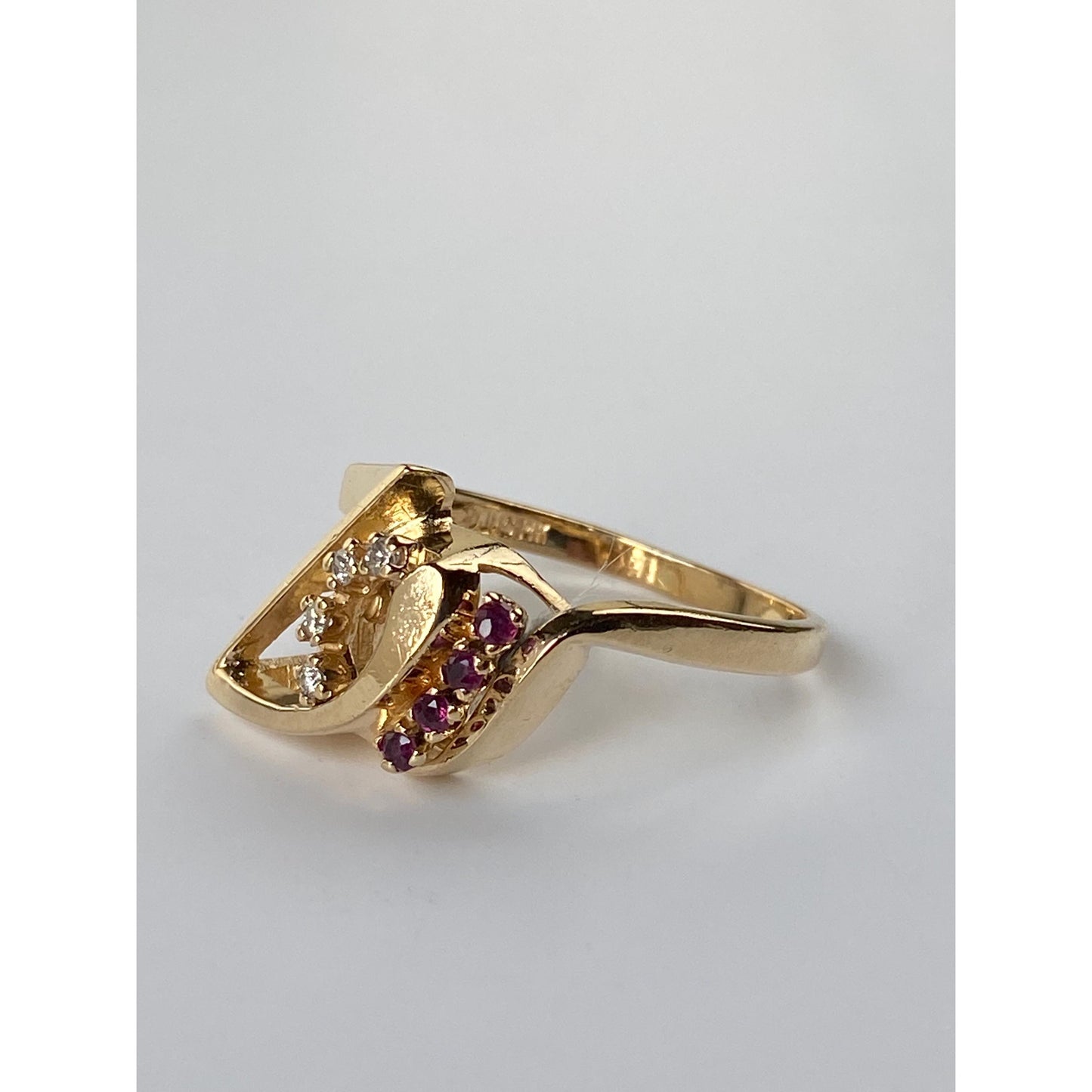 Vintage Solid 14k Yellow Gold Diamond Red Spinel Ring - Size 8