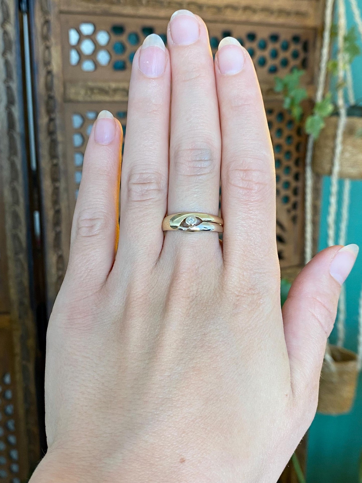 Vintage Solid 14k White & Yellow Gold Diamond Ring Band - Size 7.5
