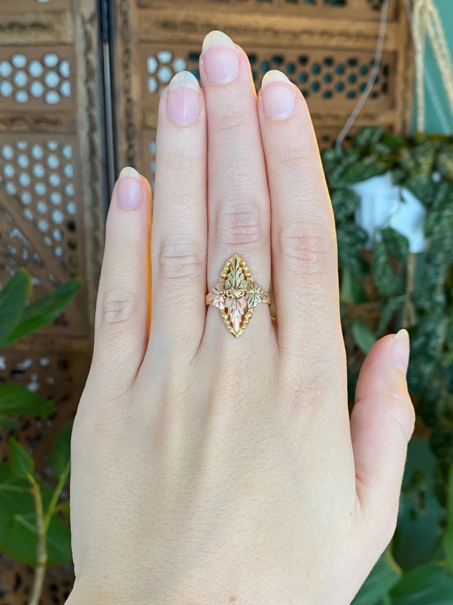 Vintage Solid 10k Black Hills Gold Leaves Ring - Size 6