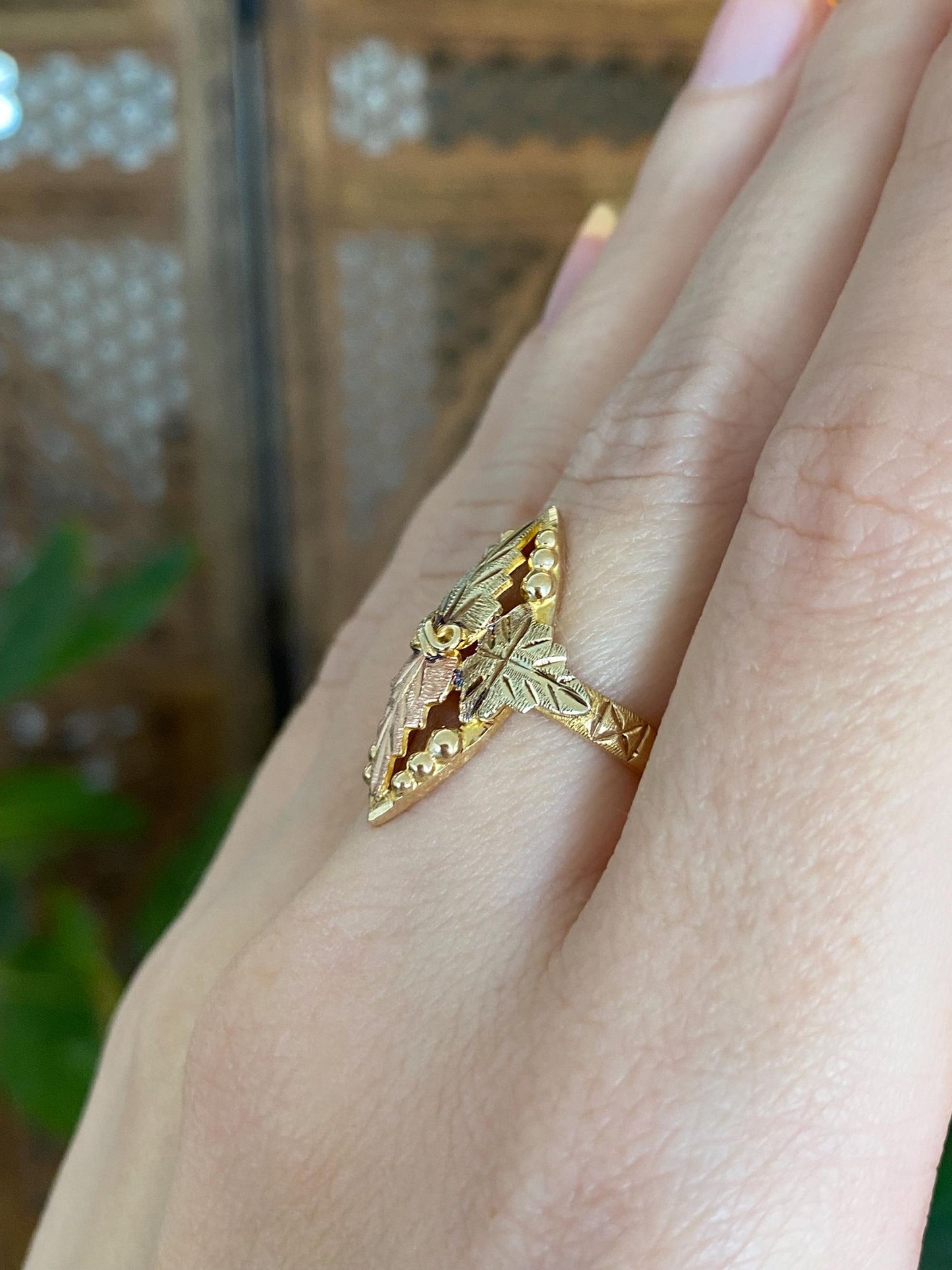 Vintage Solid 10k Black Hills Gold Leaves Ring - Size 6