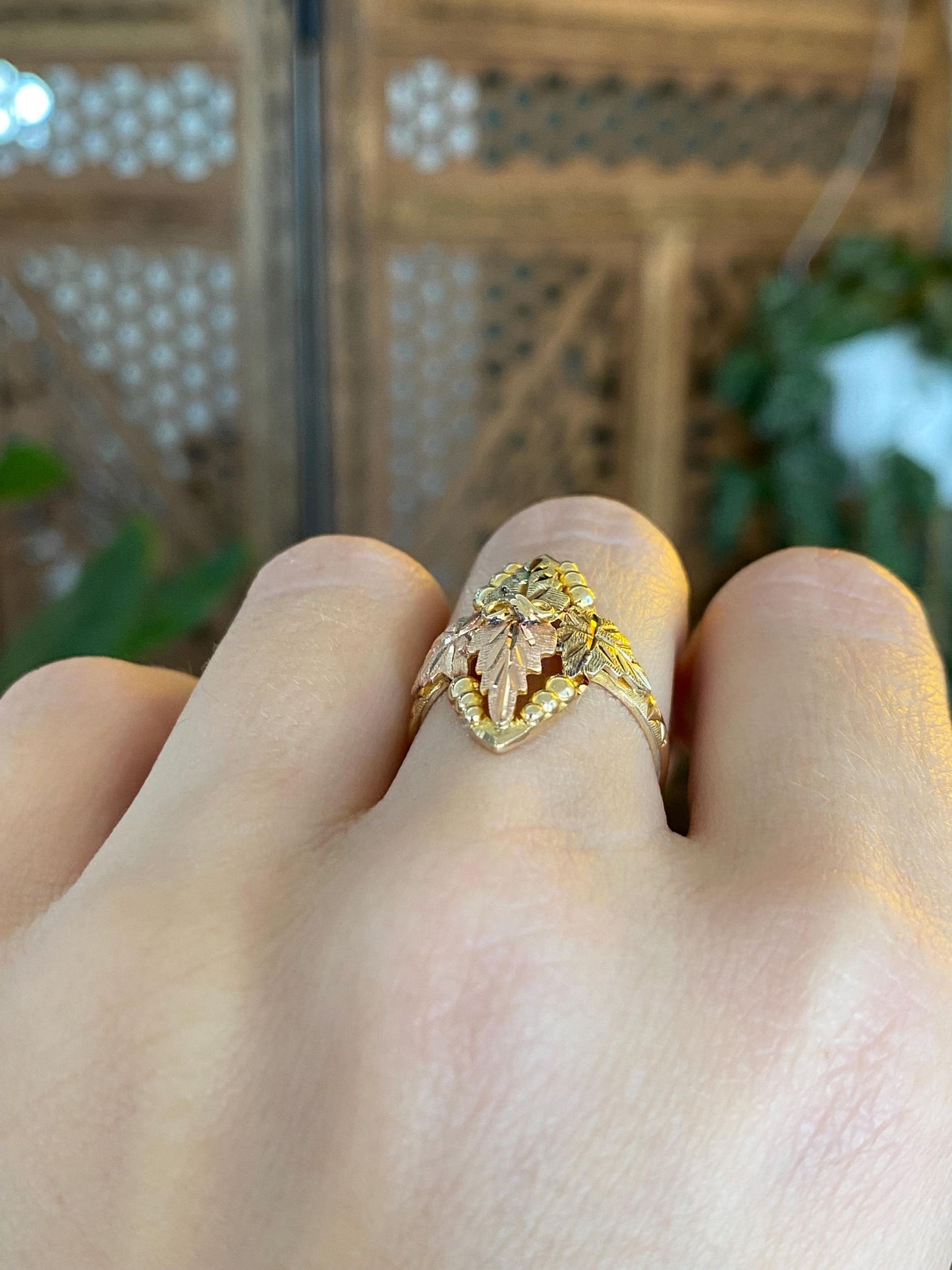 Vintage Solid 10k Black Hills Gold Leaves Ring - Size 6