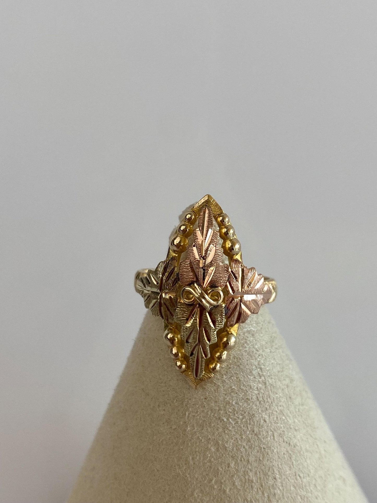 Vintage Solid 10k Black Hills Gold Leaves Ring - Size 6