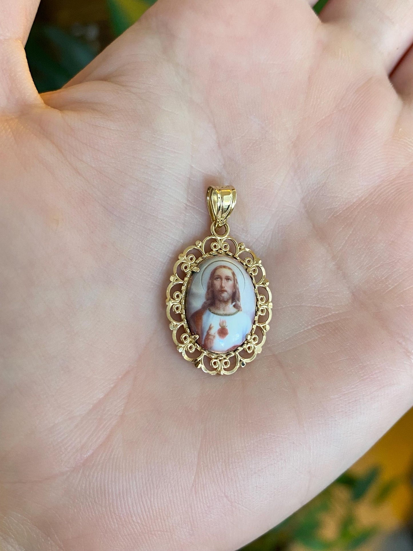 Vintage Solid 14k Yellow Gold Filigree Religious Jesus Charm