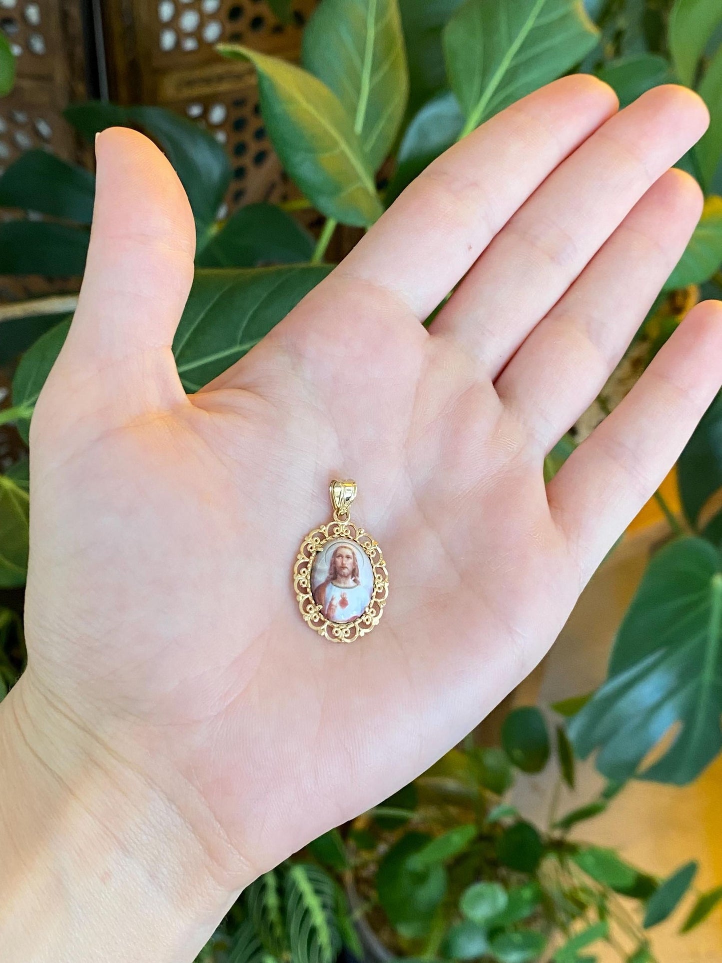 Vintage Solid 14k Yellow Gold Filigree Religious Jesus Charm