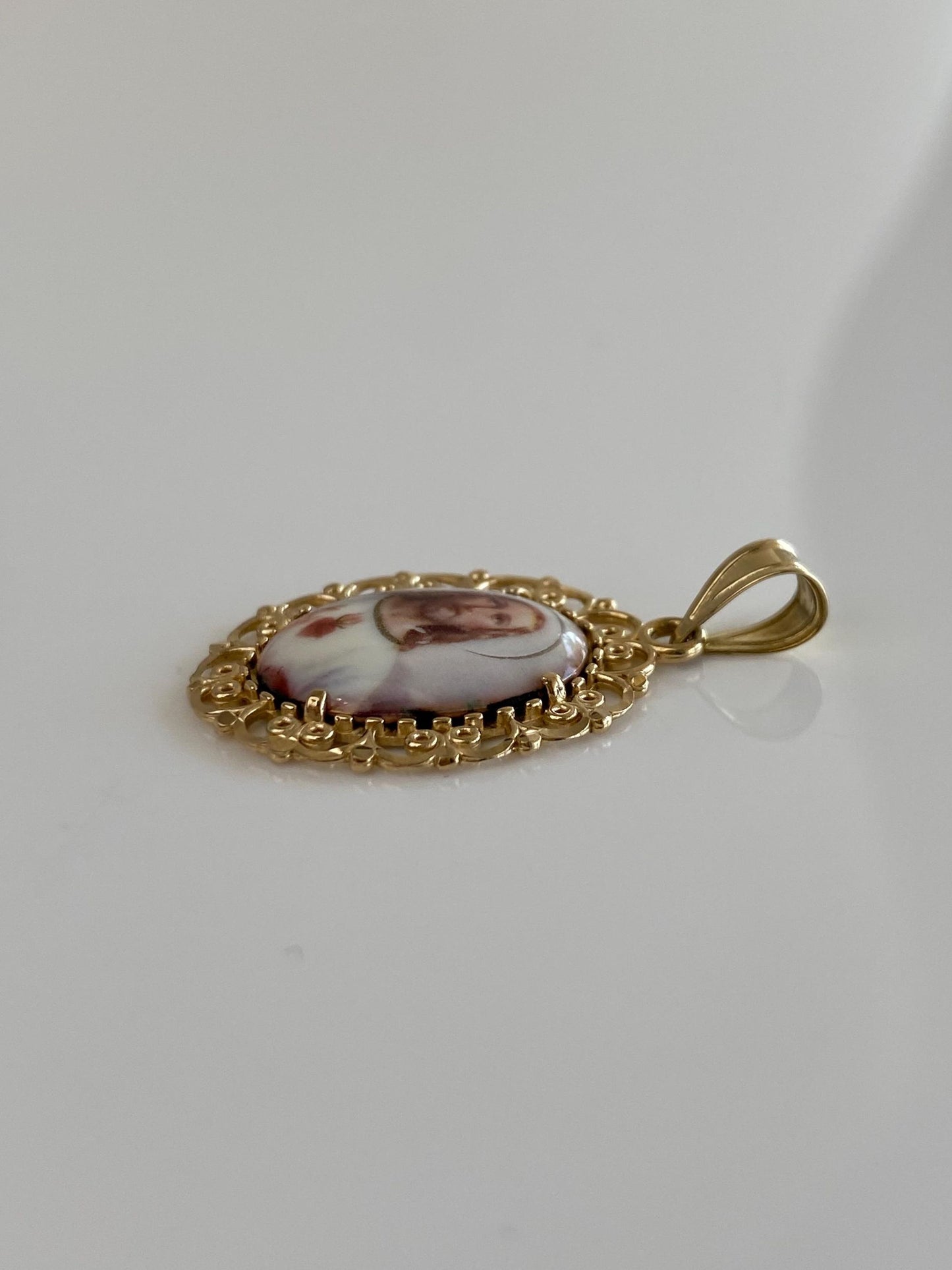 Vintage Solid 14k Yellow Gold Filigree Religious Jesus Charm