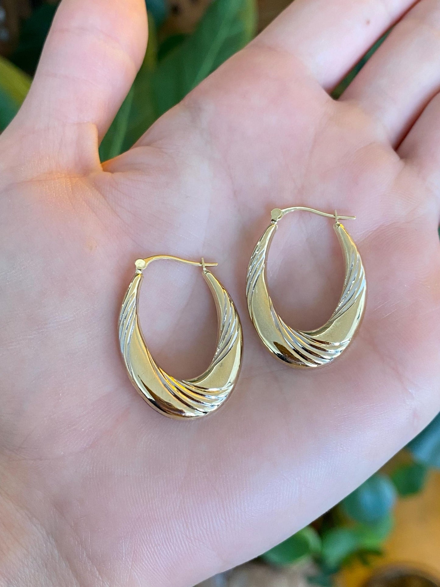 Vintage 14k White & Yellow Gold Scalloped Design Hoop Earrings