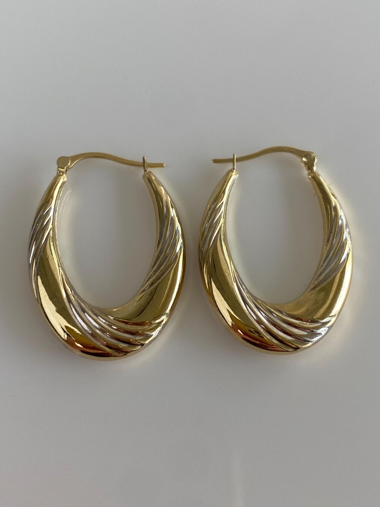 Vintage 14k White & Yellow Gold Scalloped Design Hoop Earrings