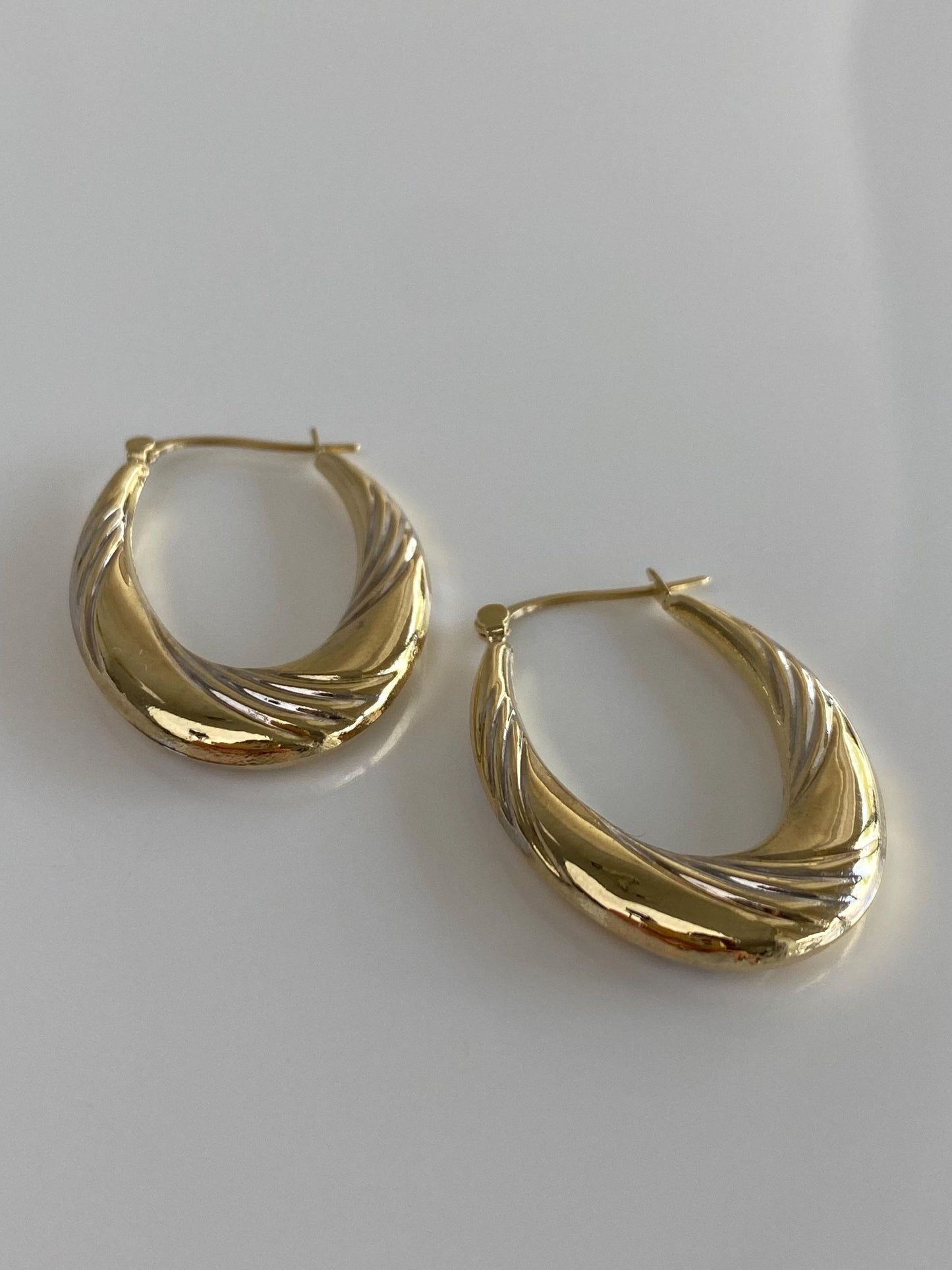 Vintage 14k White & Yellow Gold Scalloped Design Hoop Earrings