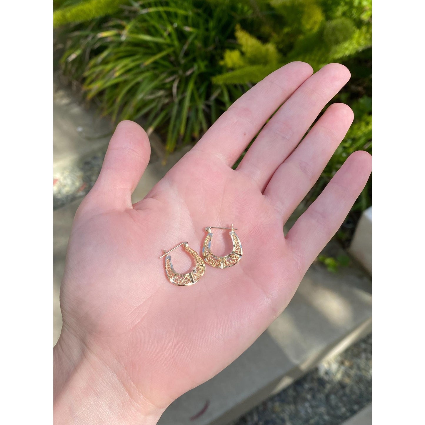 Vintage Solid 14k Yellow Gold Filigree Hoop Earrings