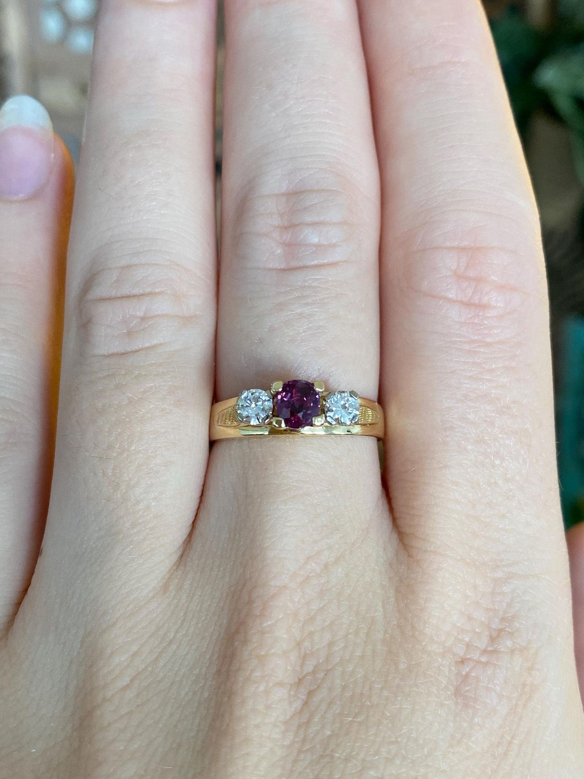 Vintage Solid 18k Yellow Gold Rhodolite Garnet Diamonds Ring - Size 7.5