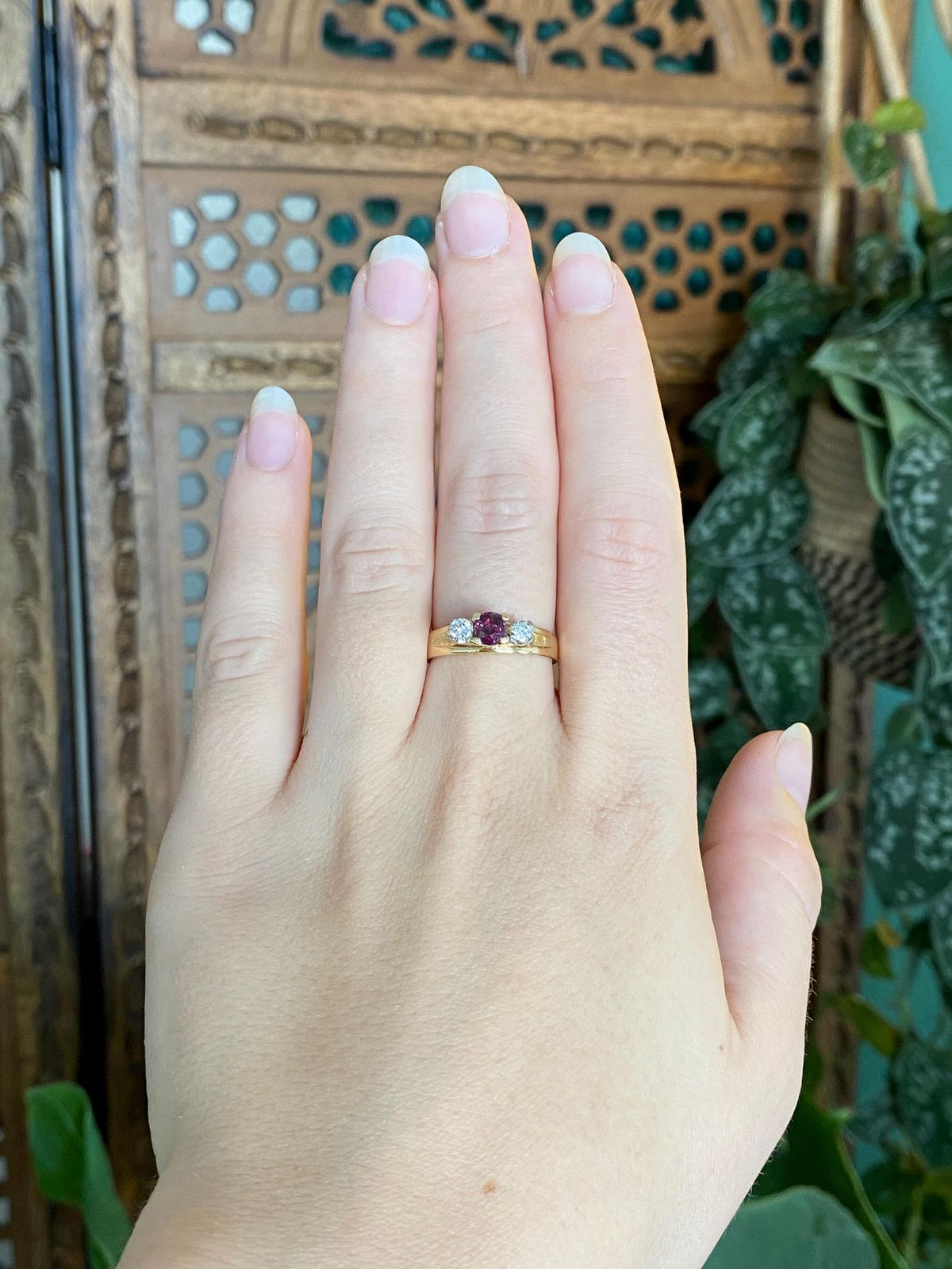 Vintage Solid 18k Yellow Gold Rhodolite Garnet Diamonds Ring - Size 7.5