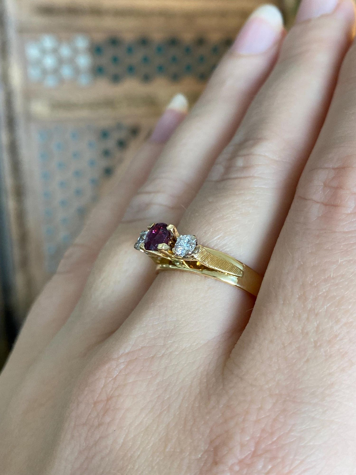 Vintage Solid 18k Yellow Gold Rhodolite Garnet Diamonds Ring - Size 7.5
