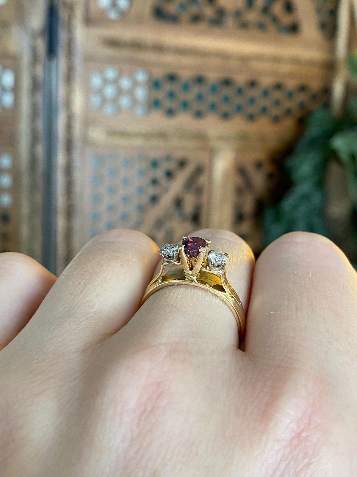 Vintage Solid 18k Yellow Gold Rhodolite Garnet Diamonds Ring - Size 7.5