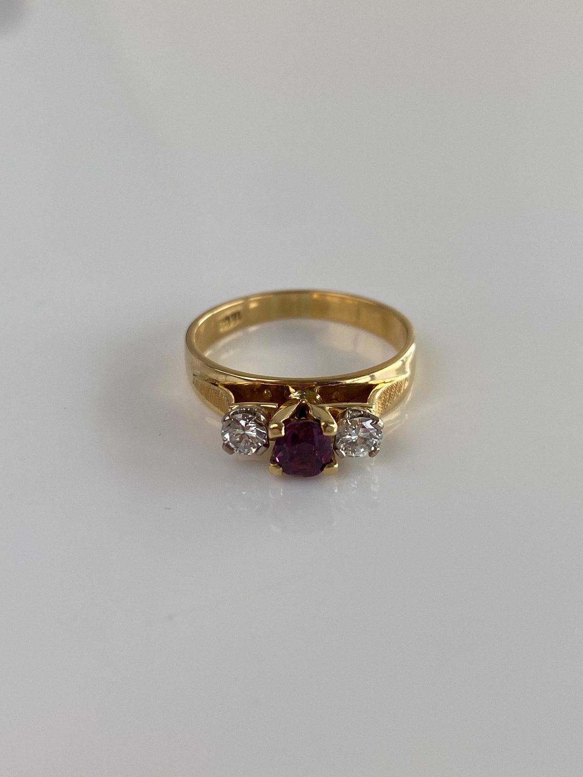 Vintage Solid 18k Yellow Gold Rhodolite Garnet Diamonds Ring - Size 7.5