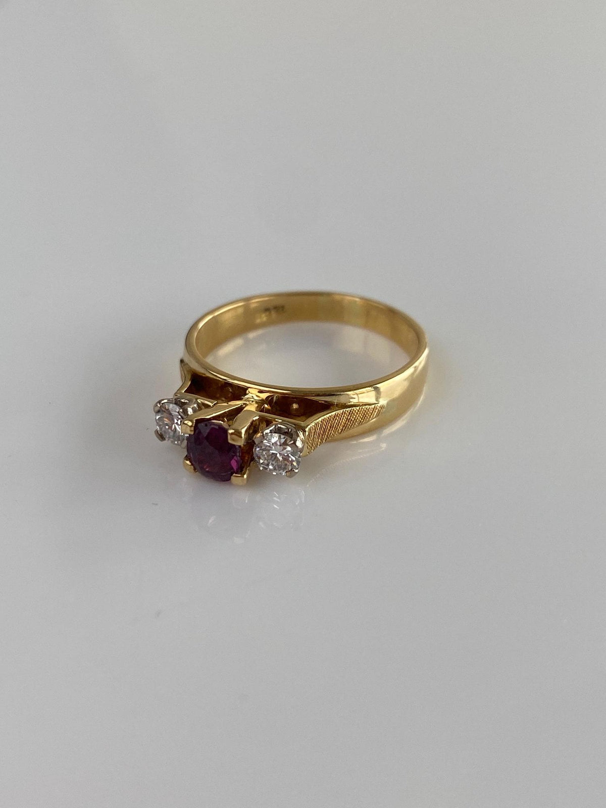 Vintage Solid 18k Yellow Gold Rhodolite Garnet Diamonds Ring - Size 7.5