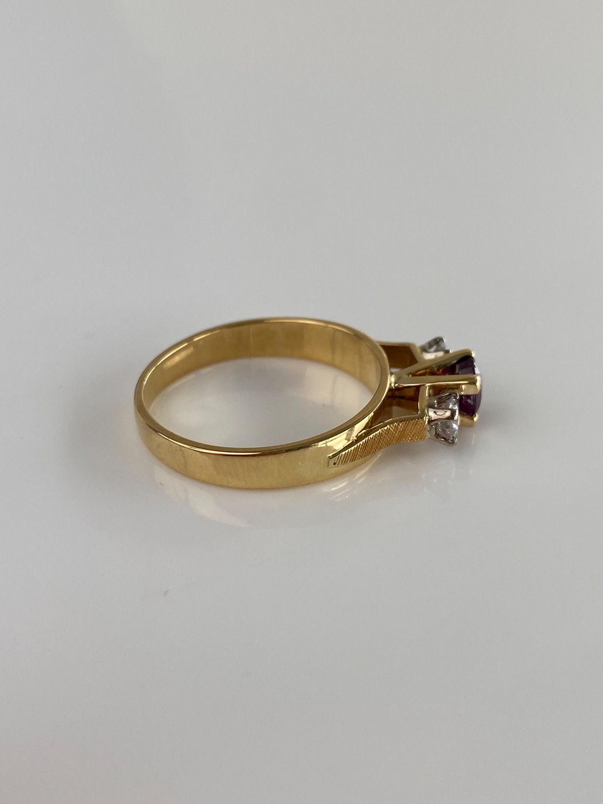 Vintage Solid 18k Yellow Gold Rhodolite Garnet Diamonds Ring - Size 7.5