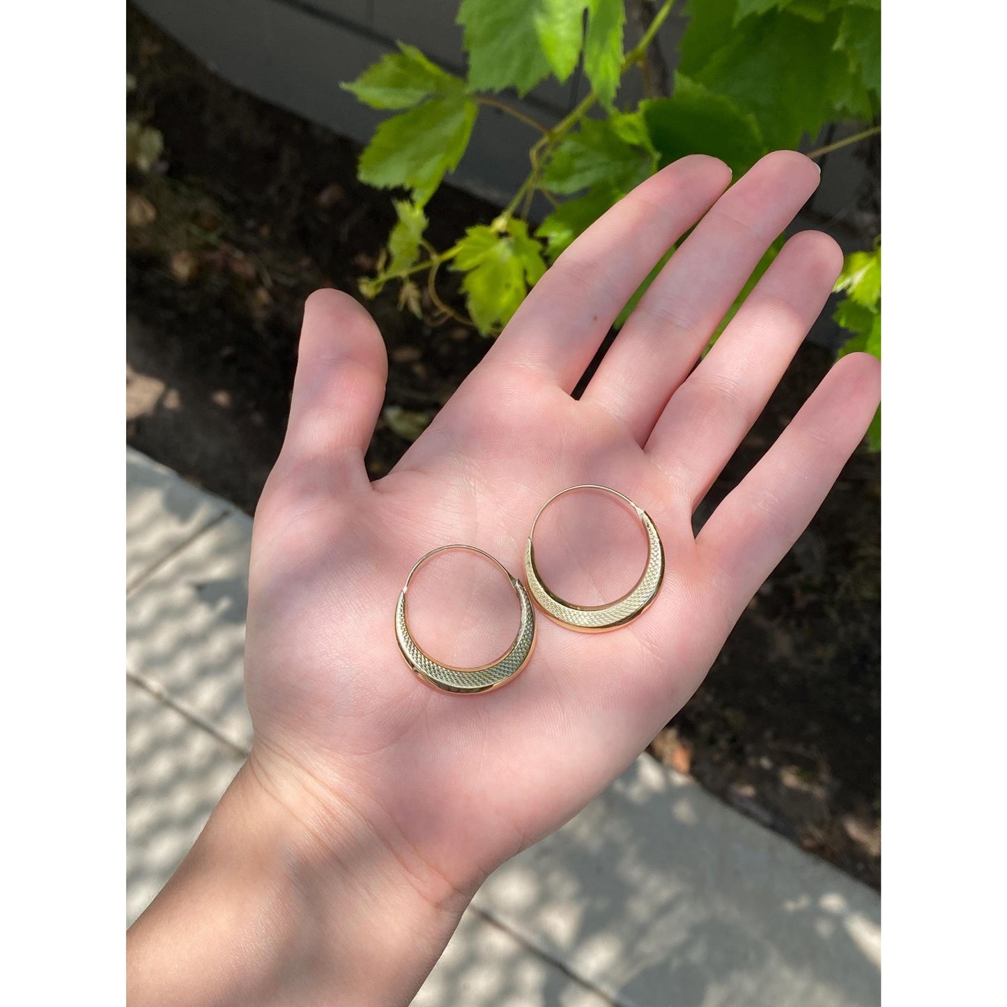 Vintage 14k Yellow Gold Designed Hoop Earrings