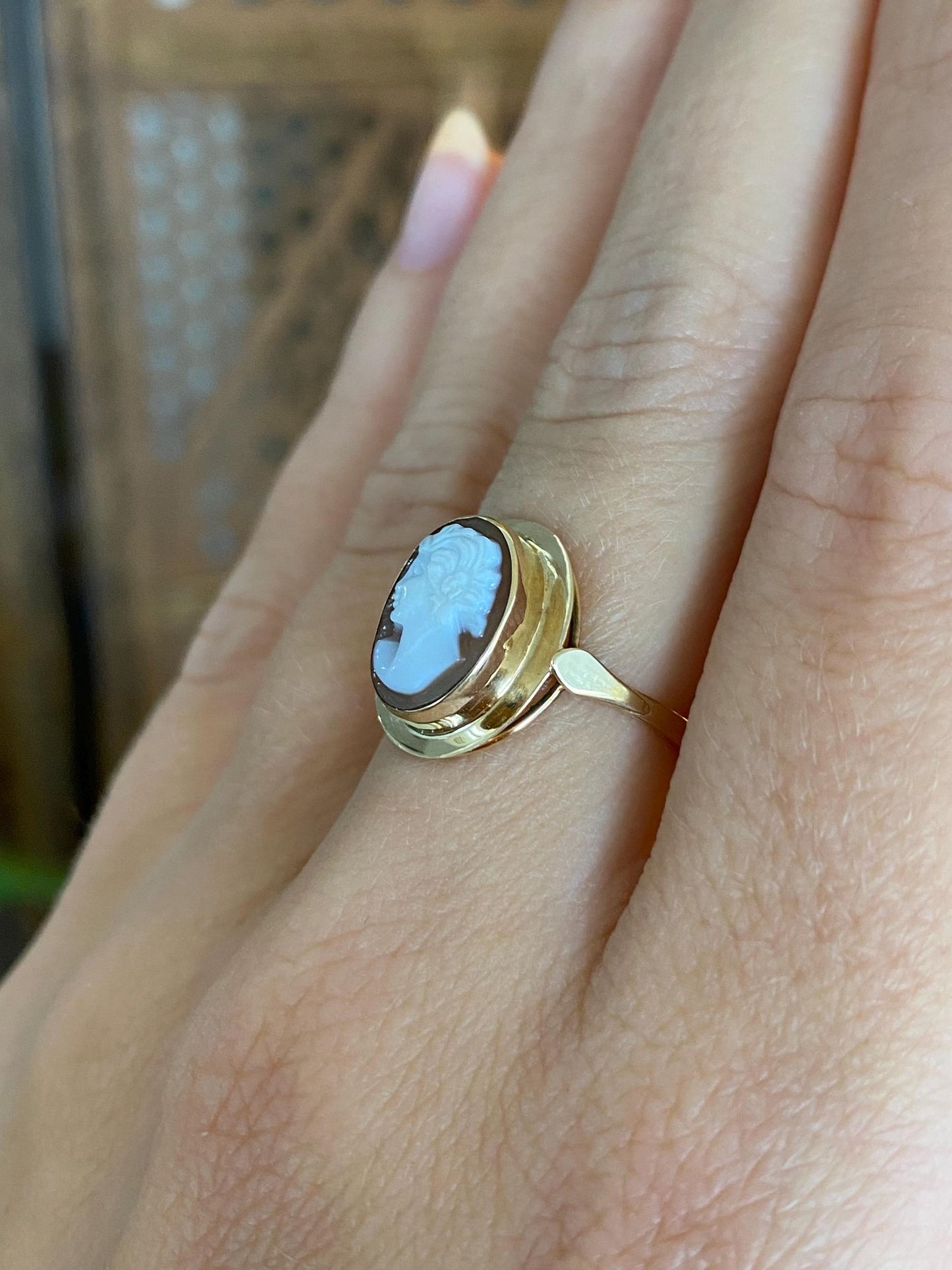 Vintage Solid 14k Yellow Gold Cameo Ring - Size 6.5