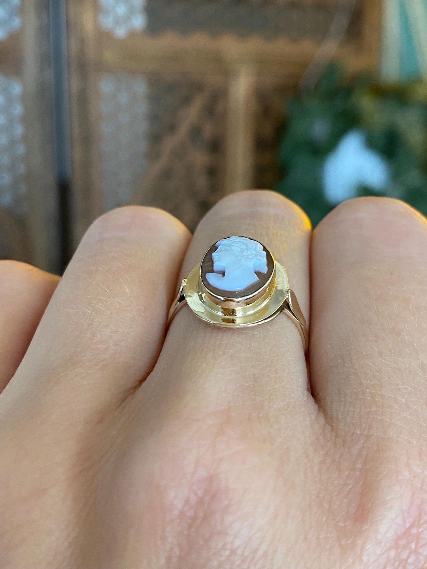 Vintage Solid 14k Yellow Gold Cameo Ring - Size 6.5