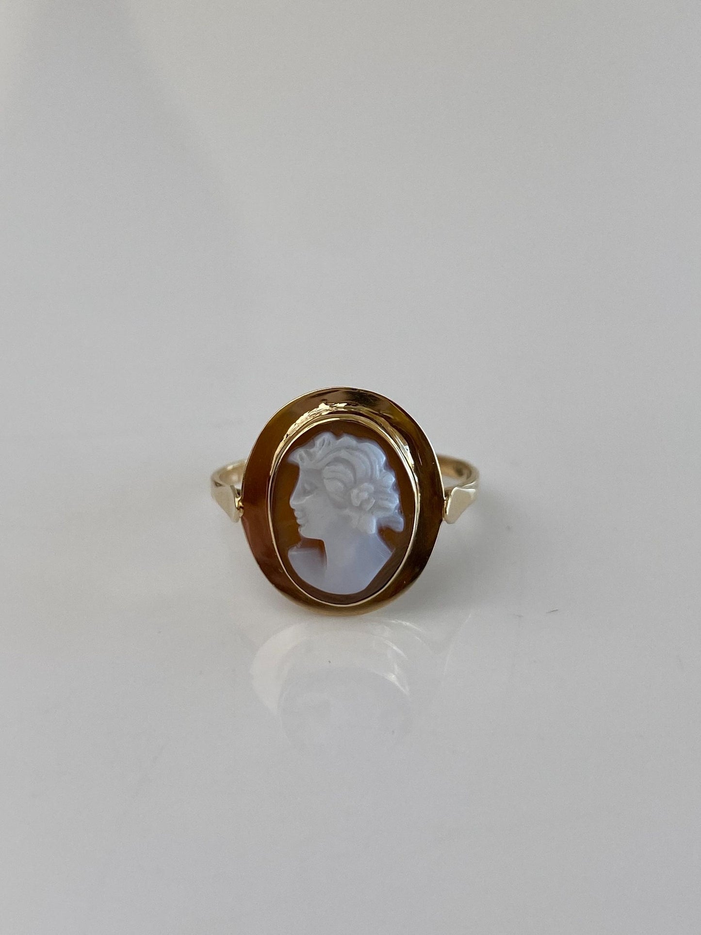 Vintage Solid 14k Yellow Gold Cameo Ring - Size 6.5