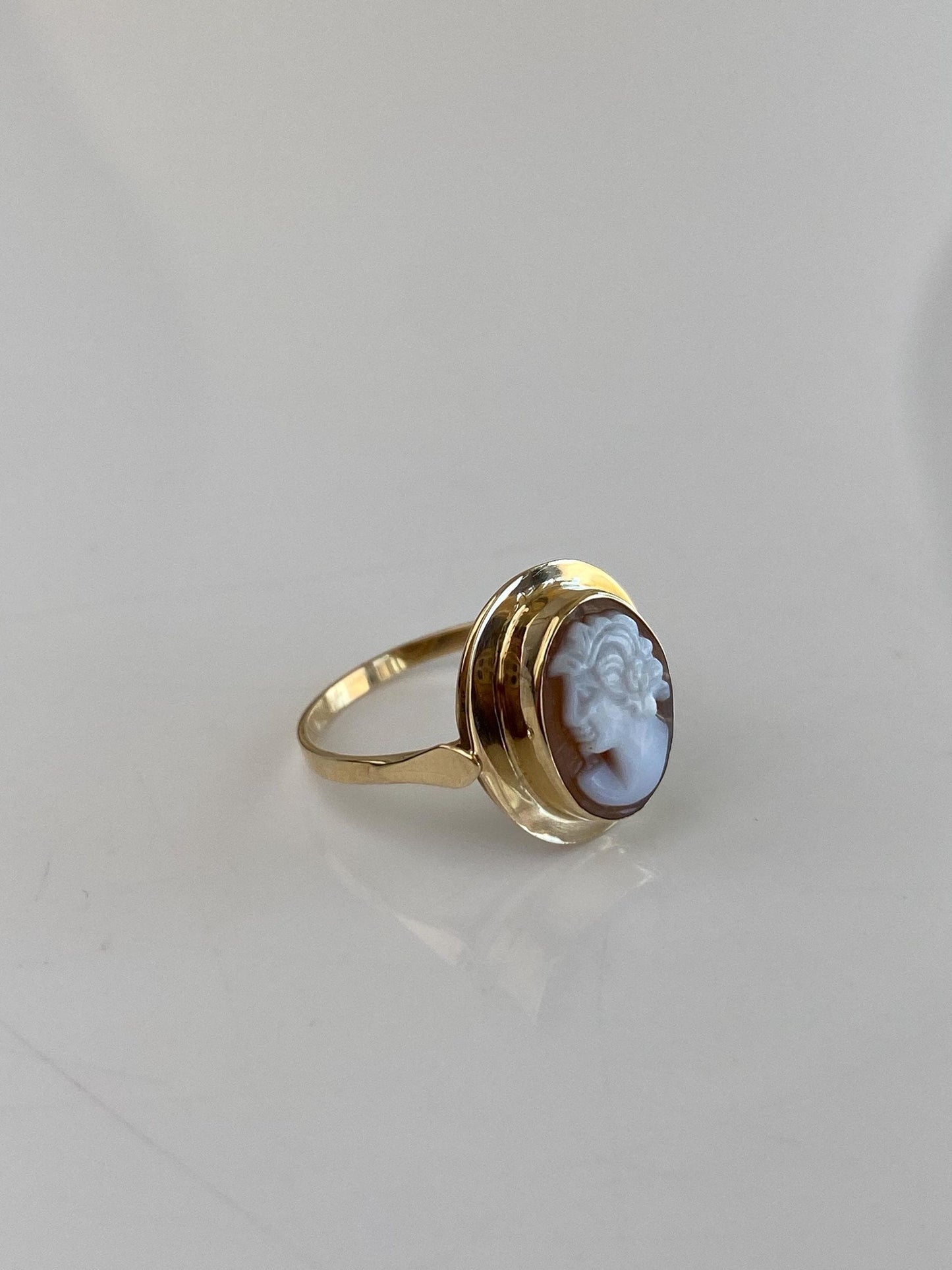 Vintage Solid 14k Yellow Gold Cameo Ring - Size 6.5