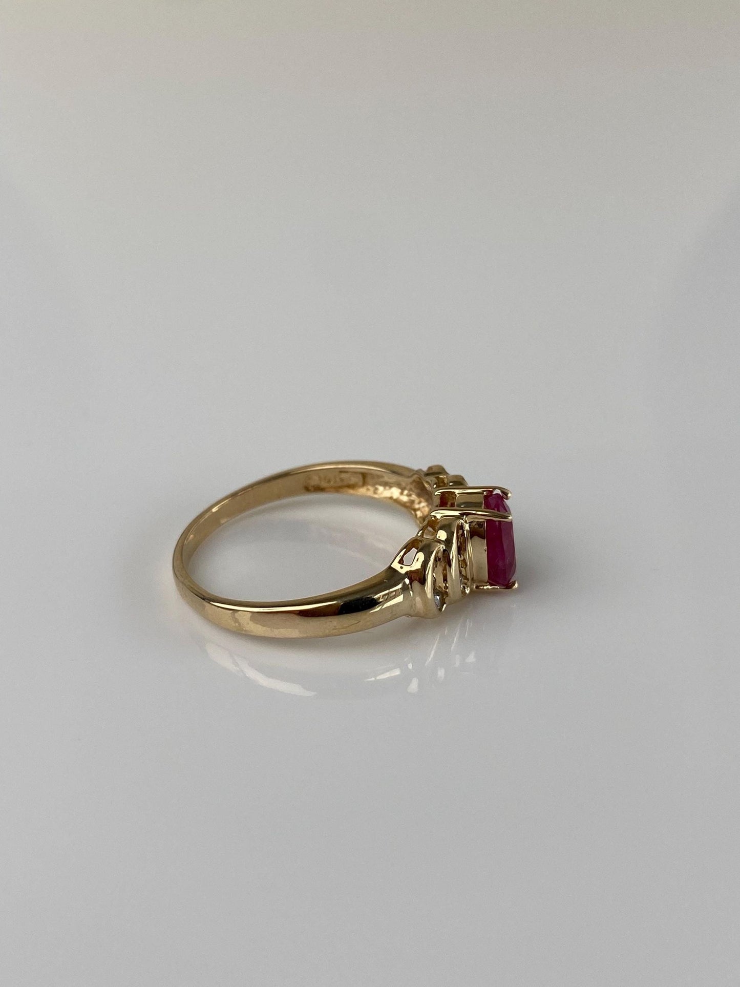 Vintage Solid 14k Yellow Gold Diamond Ruby Ring - Size 6.75