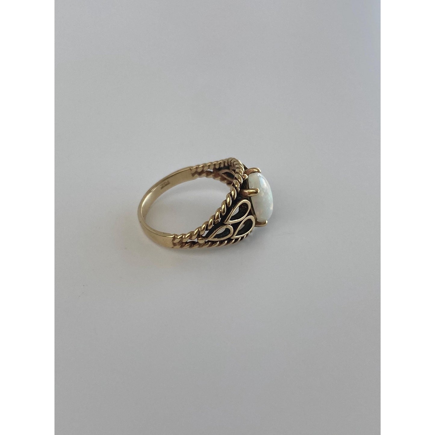 Vintage Solid 10k Yellow Gold Opal Ring - Size 5