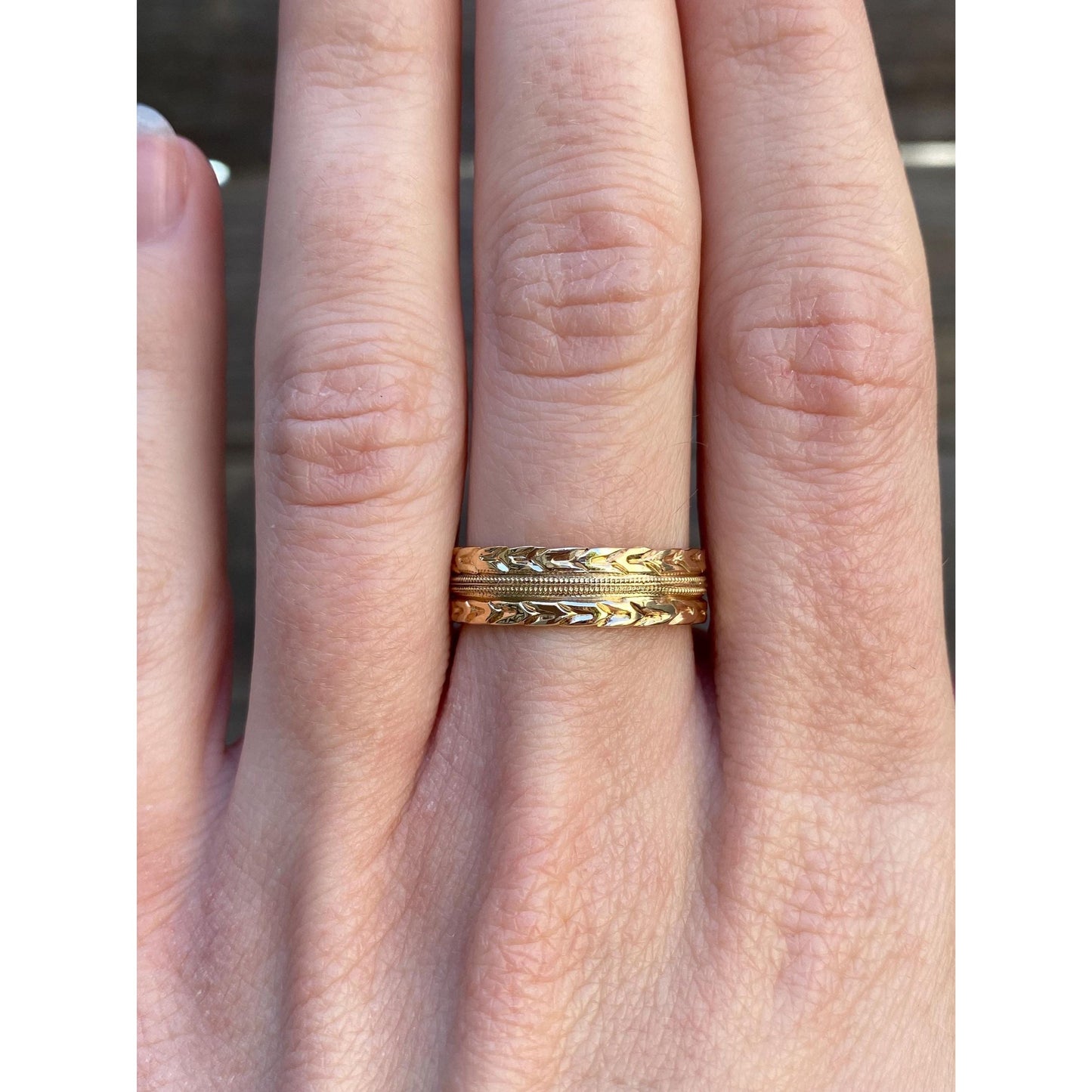 Vintage Solid 14k Yellow Gold Arrow Pattern Ring Band - Size 7.25