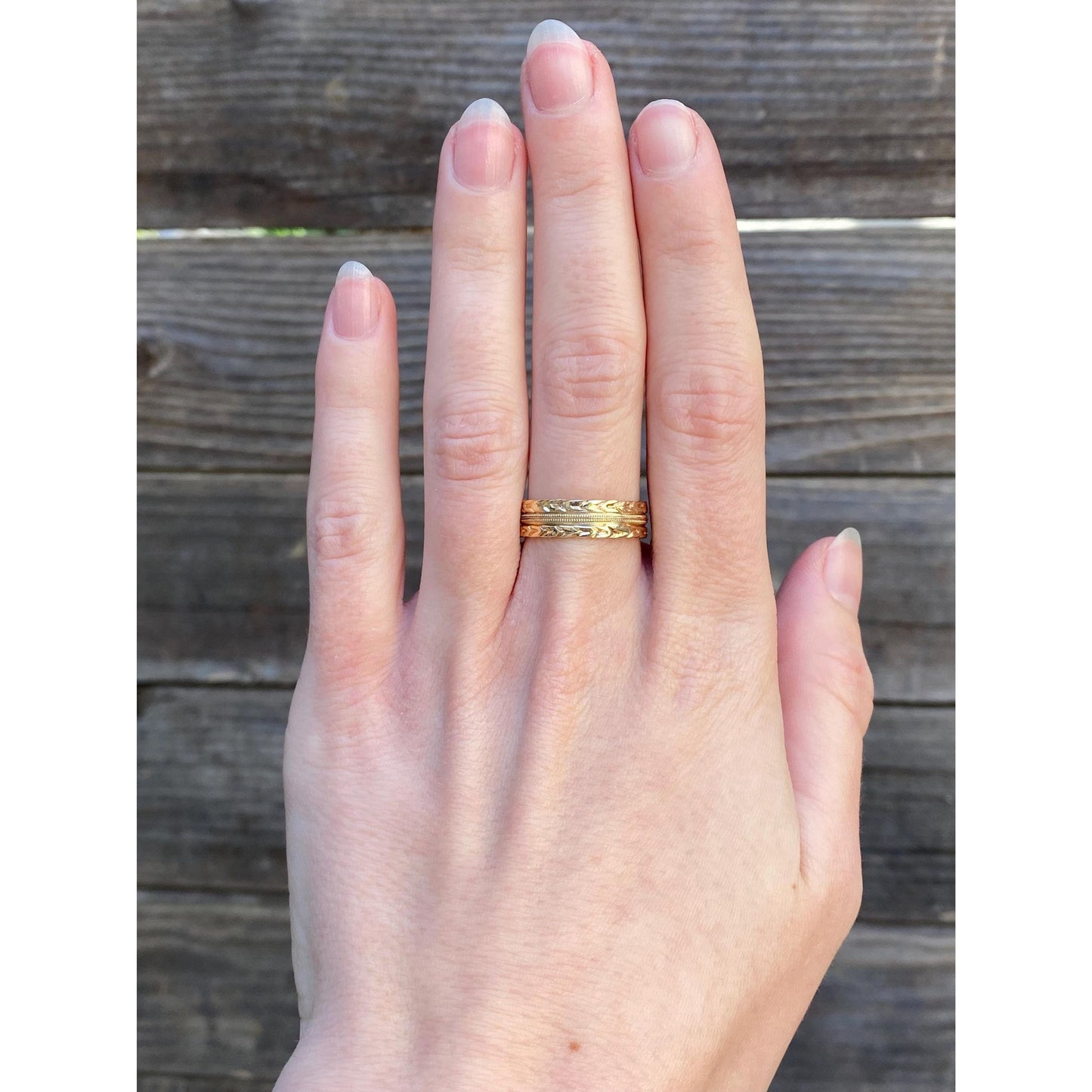 Vintage Solid 14k Yellow Gold Arrow Pattern Ring Band - Size 7.25