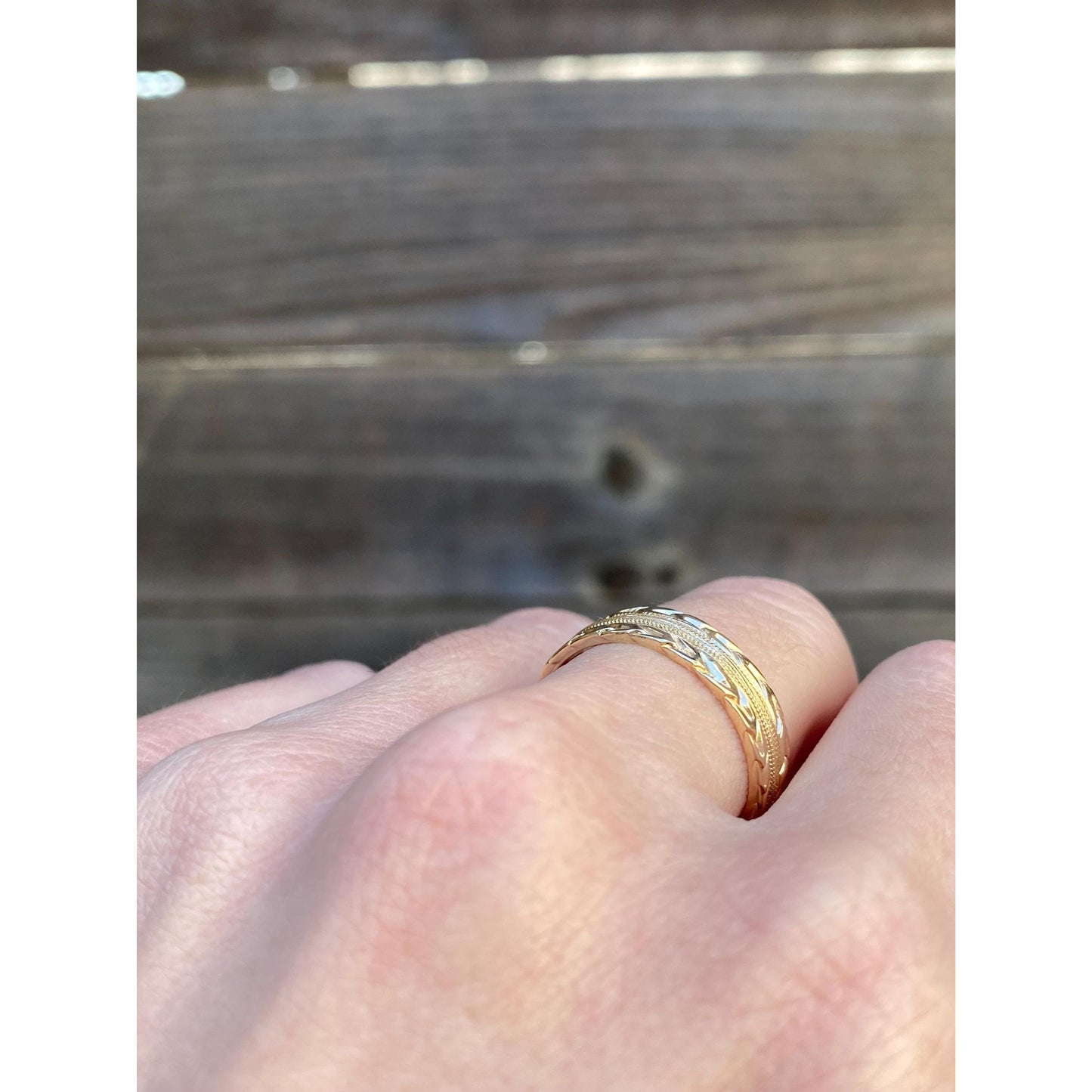 Vintage Solid 14k Yellow Gold Arrow Pattern Ring Band - Size 7.25