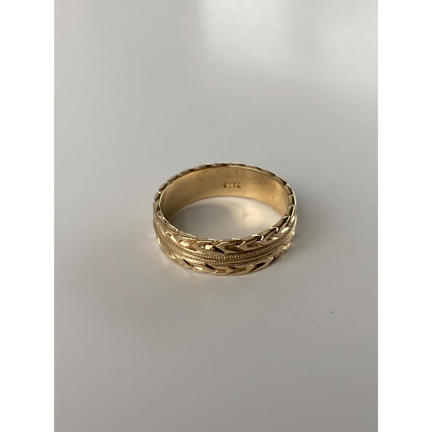 Vintage Solid 14k Yellow Gold Arrow Pattern Ring Band - Size 7.25