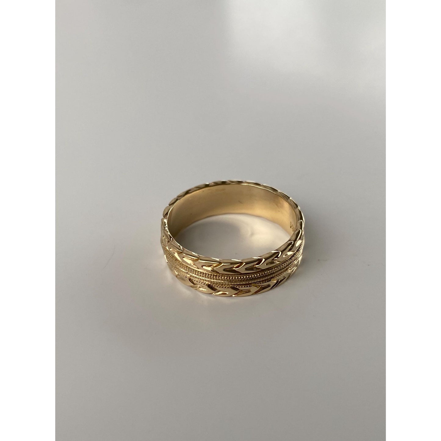 Vintage Solid 14k Yellow Gold Arrow Pattern Ring Band - Size 7.25