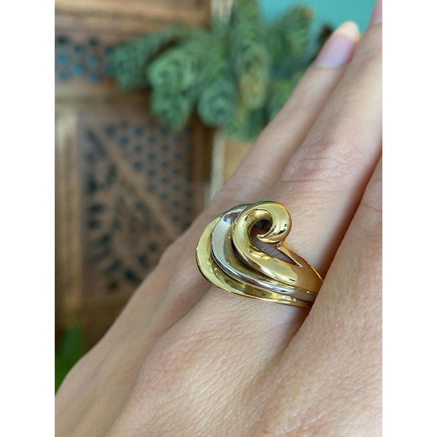 Vintage Solid 18k White & Yellow Gold Wave Ring Band - Size 7.75