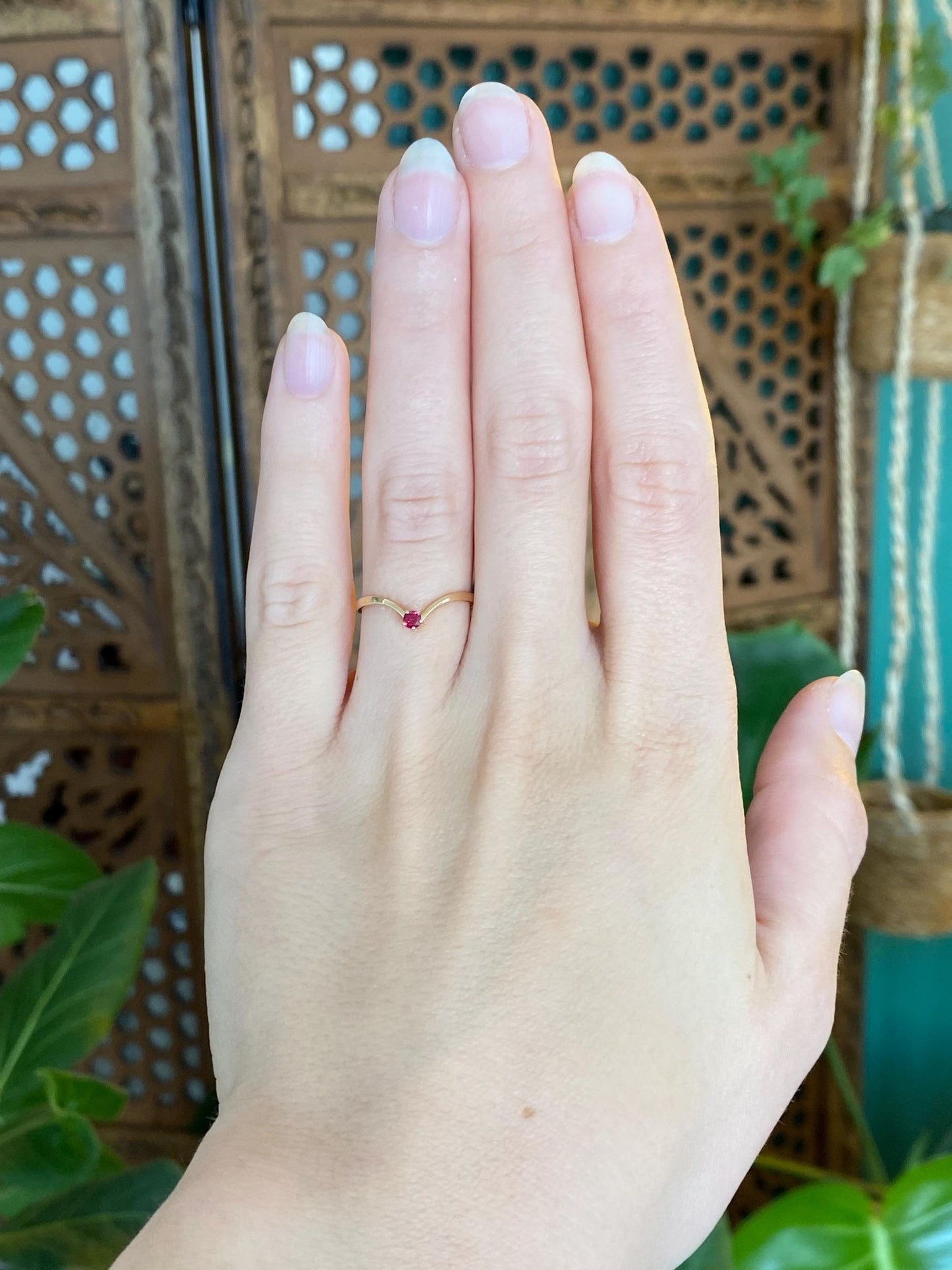 Vintage Solid 18k Yellow Gold Pink Sapphire Chevron Ring - Size 5.75